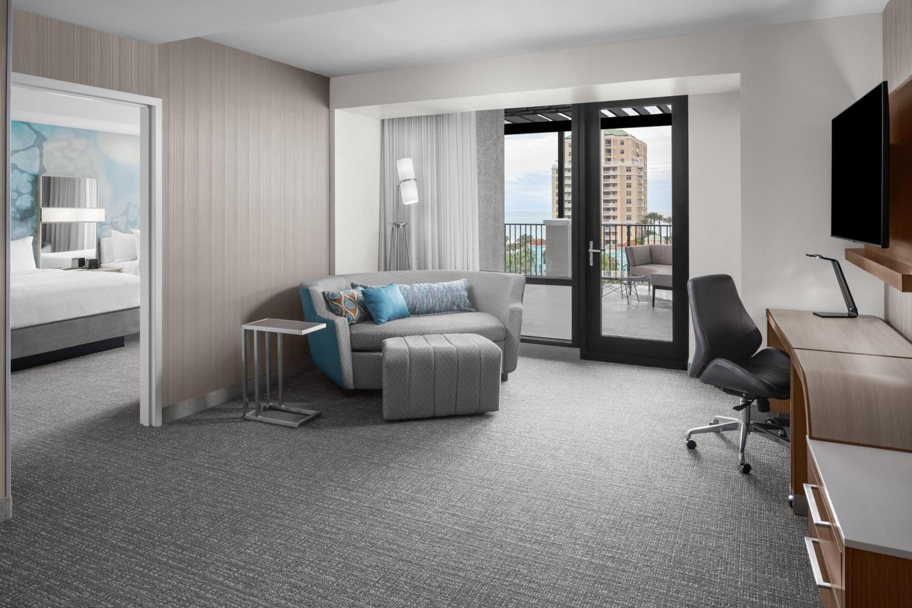 1 Bedroom Suite with 2 Queen Bed, Sofa bed, Balcony - Photo 1