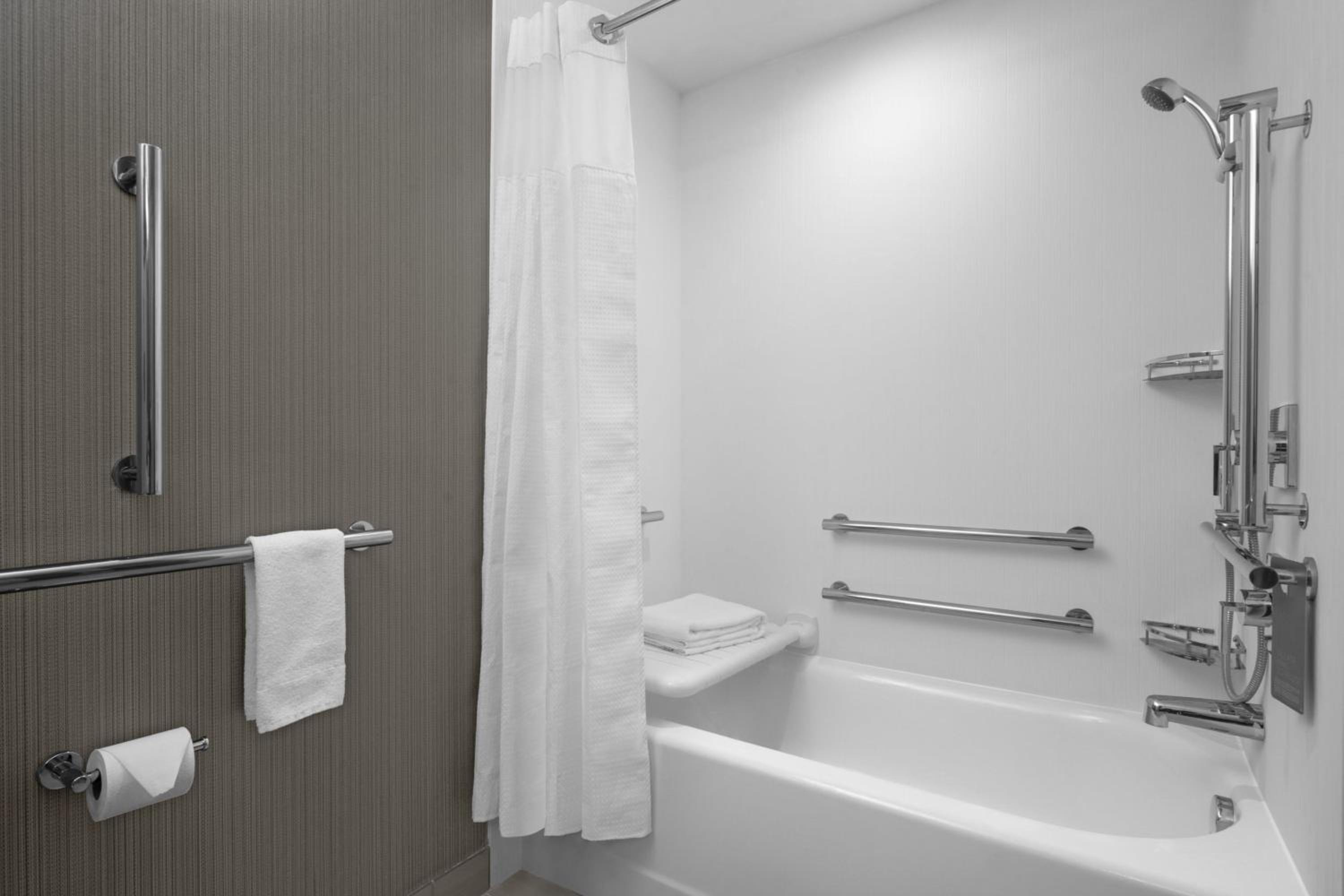 1 Bedroom Suite with 2 Queen Bed, Sofa bed, Balcony - Photo 9