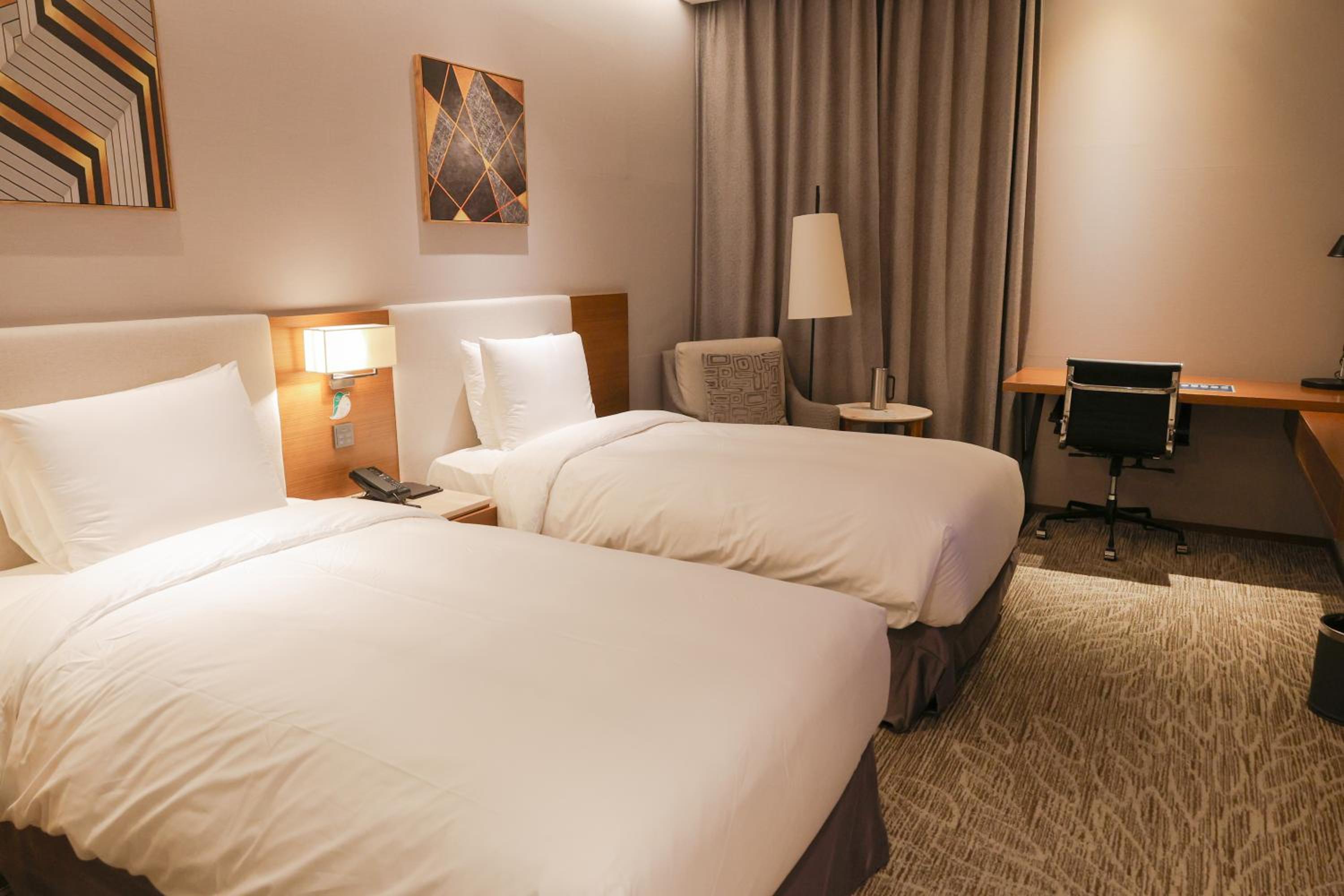 [Check-in 6:00 PM] Standard Twin Room photo 3