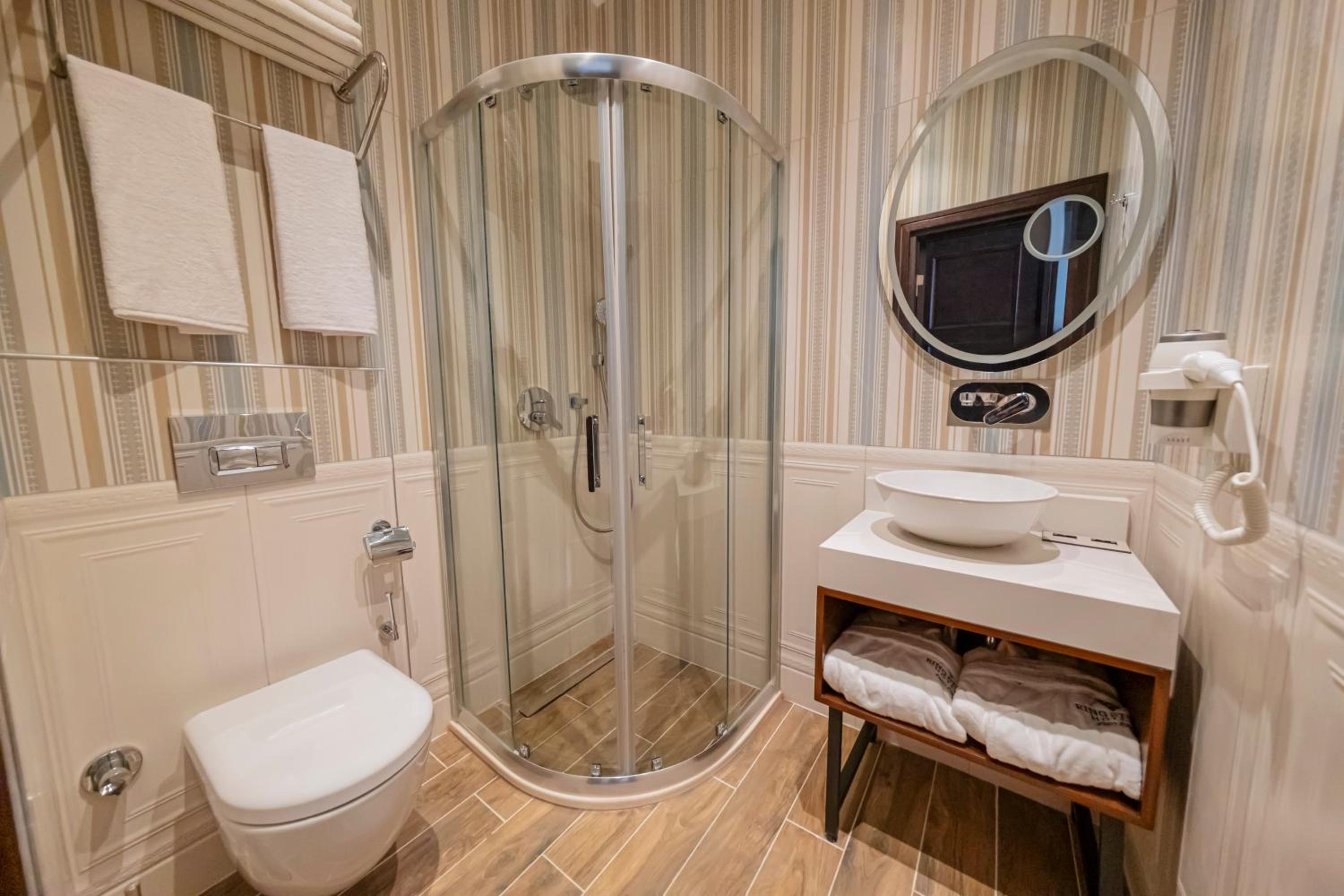 Standard Double or Twin Room photo 3