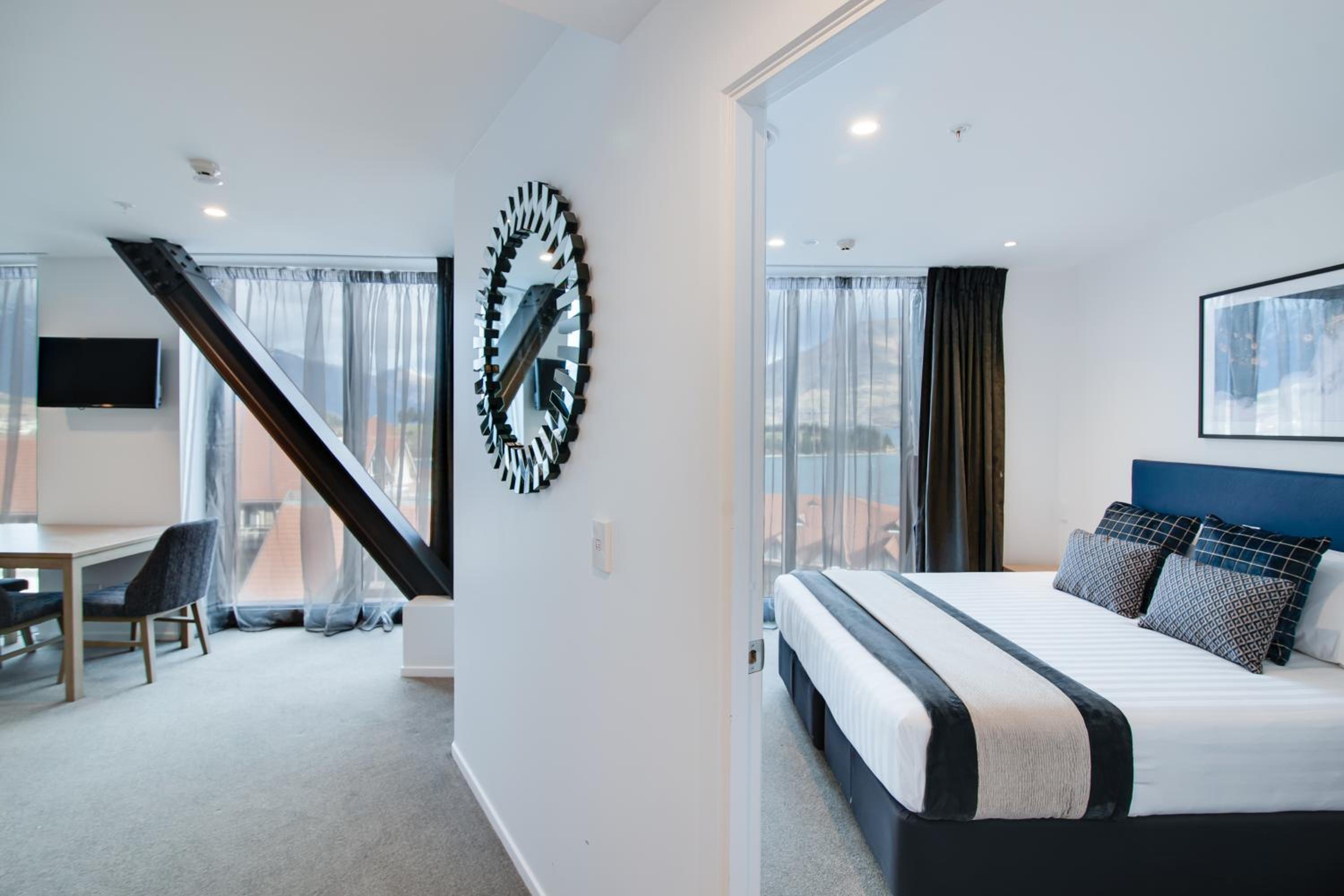 Two-Bedroom Apartment - Lake View