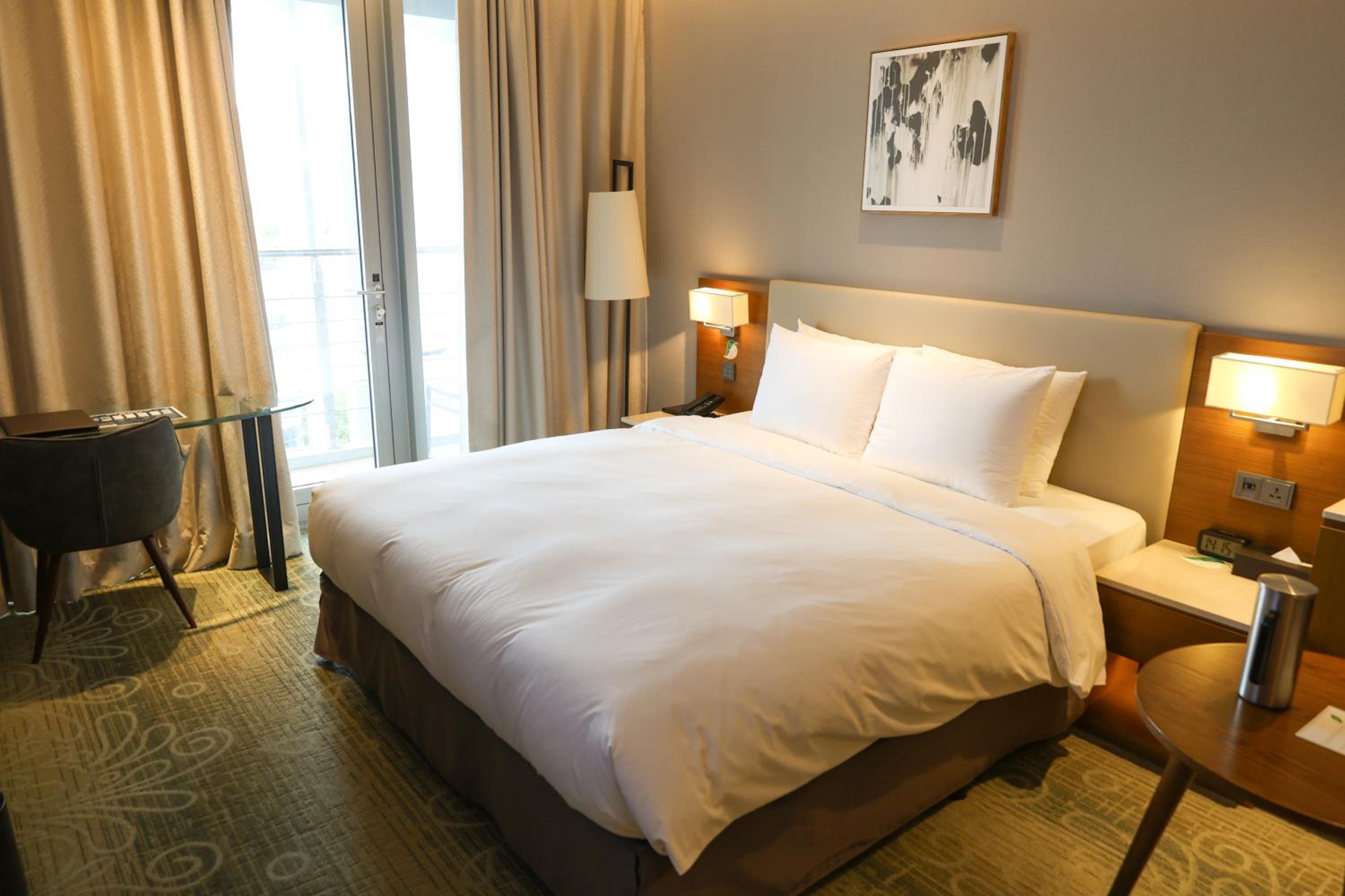[My Holiday Pkg] Balcony Double Room With Cgv Movie Ticket*1 + Can Beer*2 + Snack*1 + Late Check Out Til 13:00