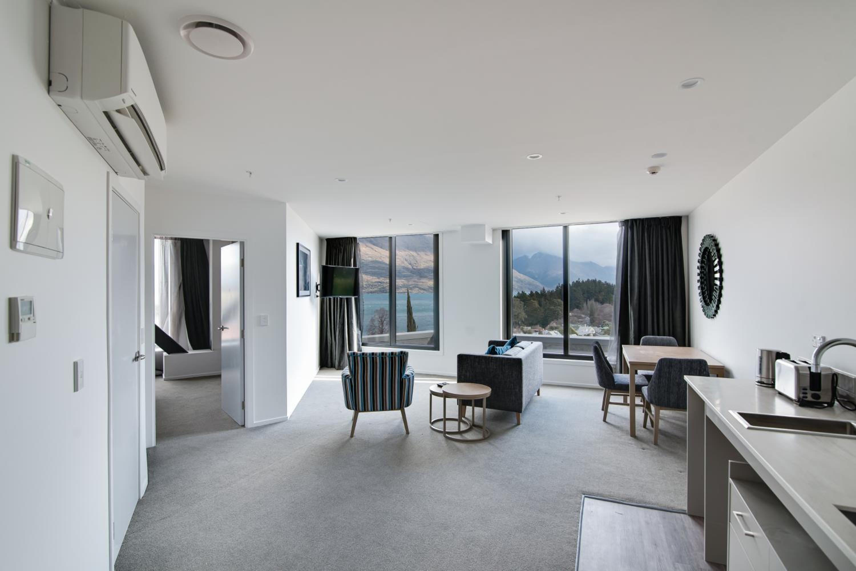 One-Bedroom Accessible Apartment - Lake View - Photo 12