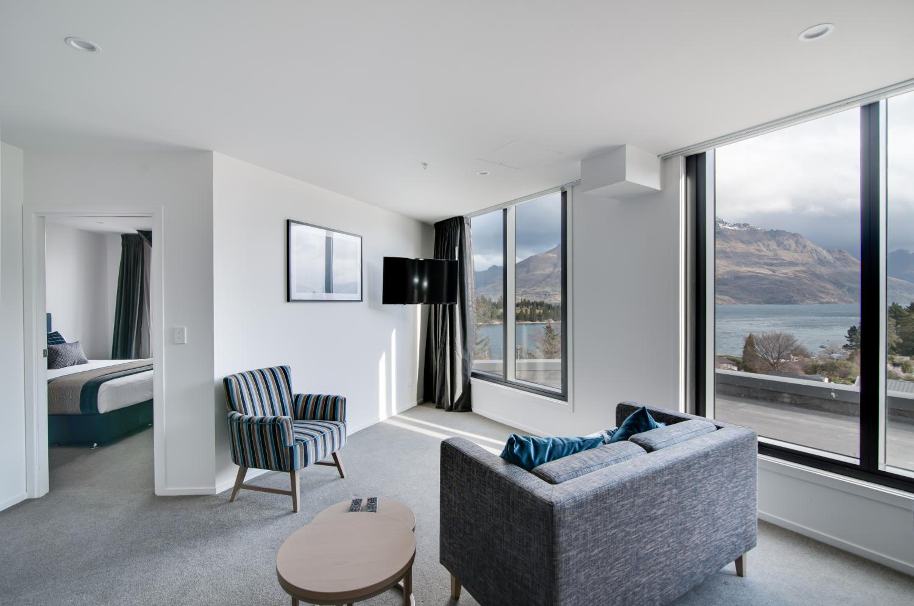 One-Bedroom Accessible Apartment - Lake View - Photo 11