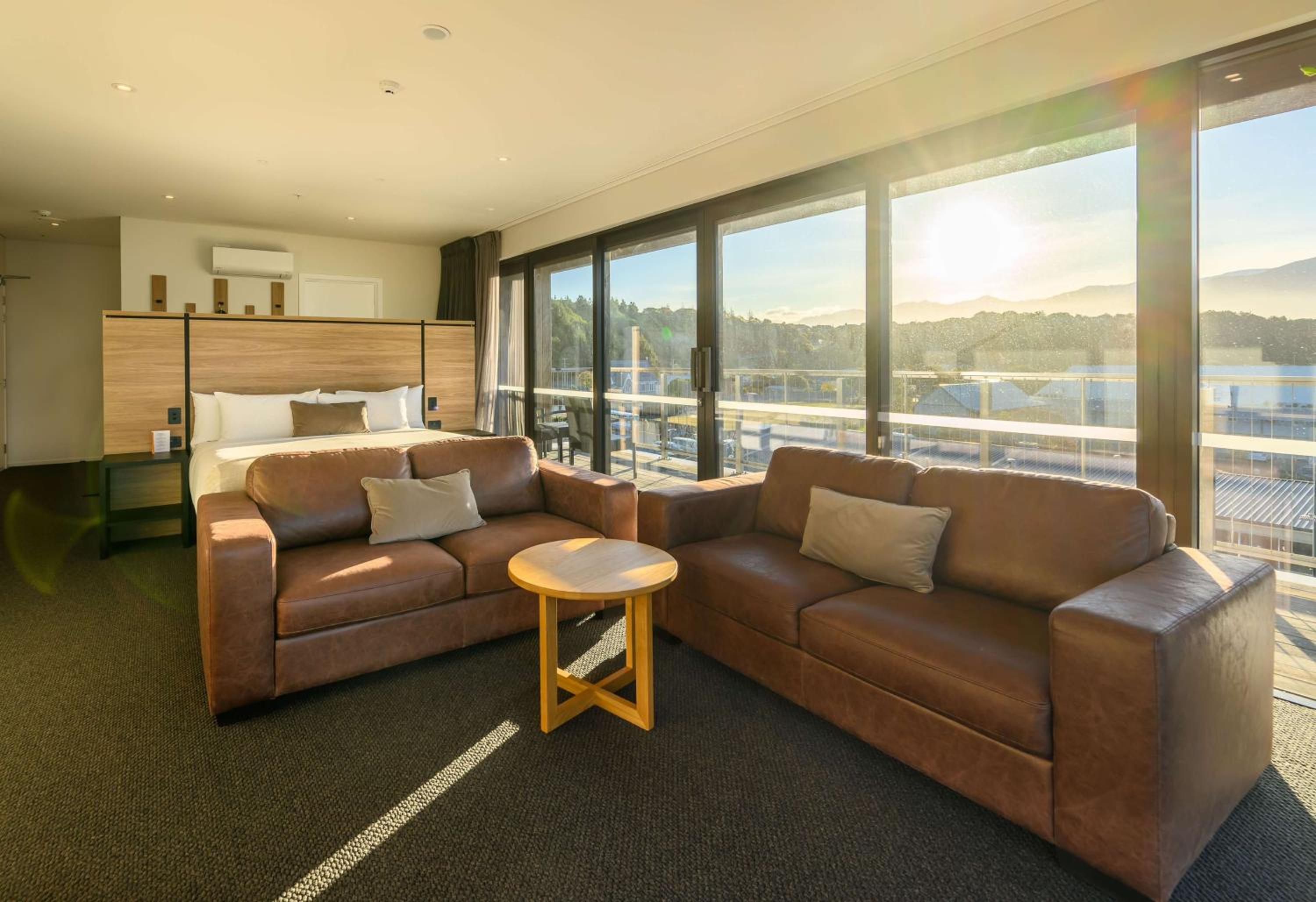 Ocean View Suite - Photo 3