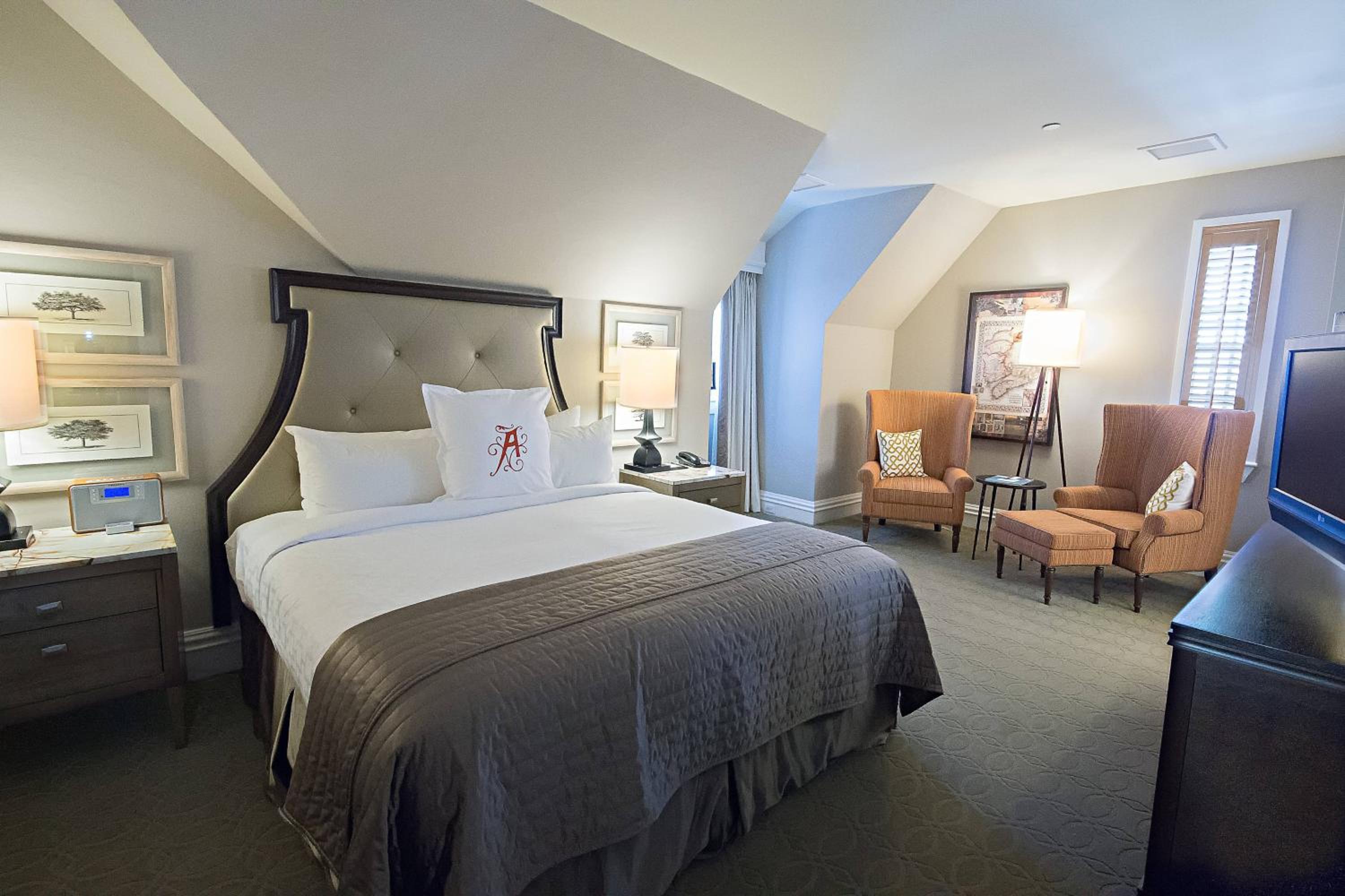 One Bedroom Suite, 1 Bedroom 2 room Suite, 1 King Bed, Sofa bed