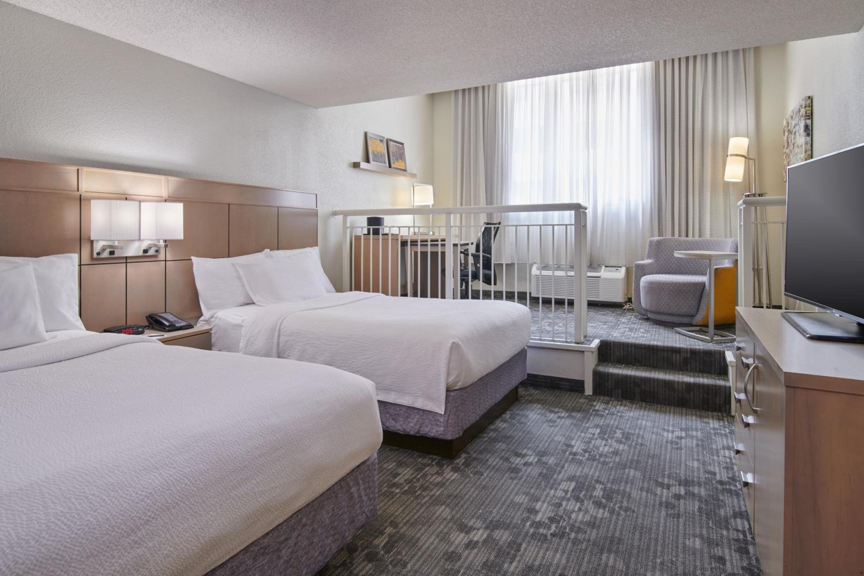 Queen Room with Two Queen Beds - Photo 1