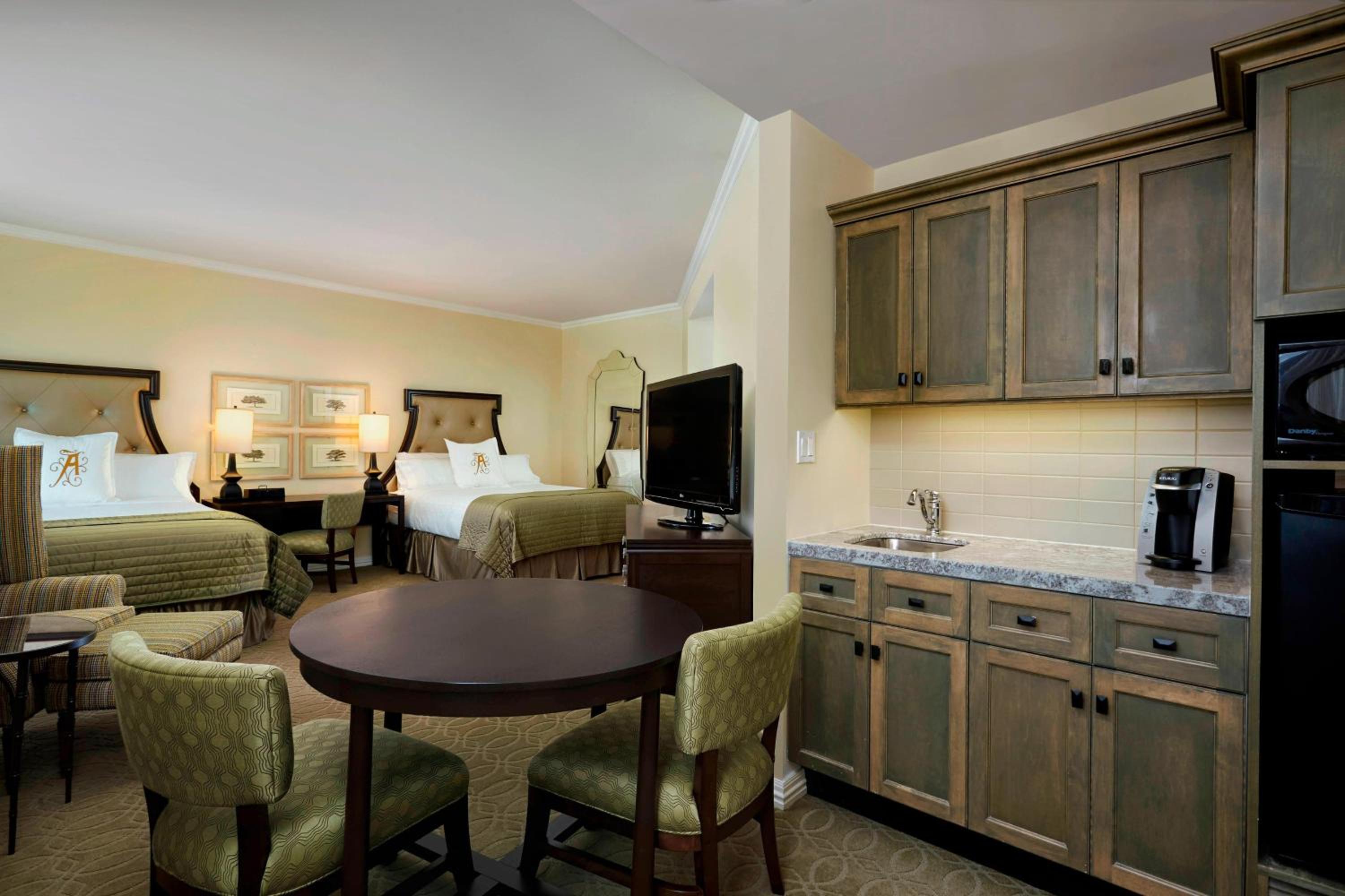 Queen Room with Two Queen Beds - Photo 1