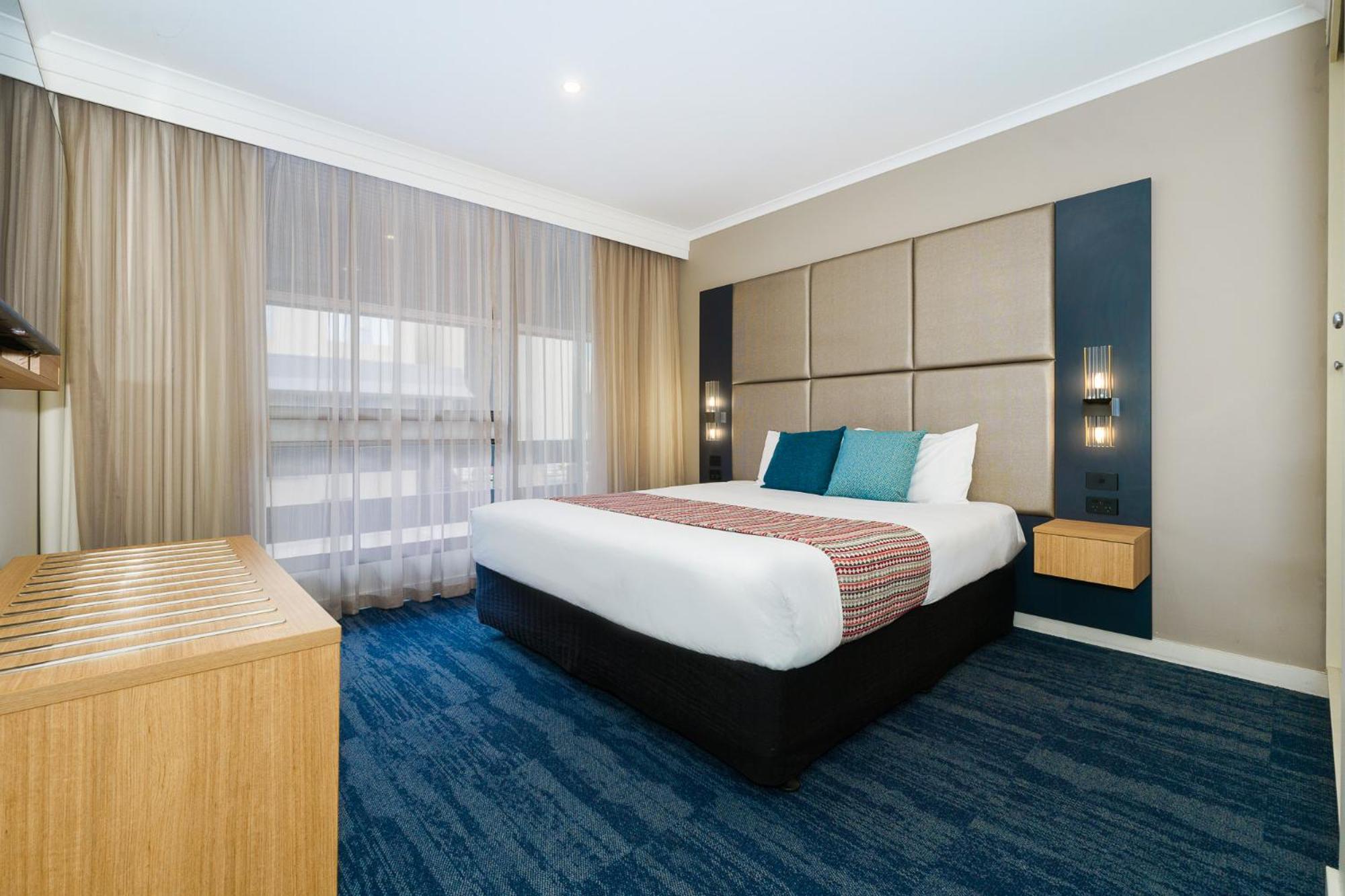 Luxury Two-Bedroom Apartment - Photo 2