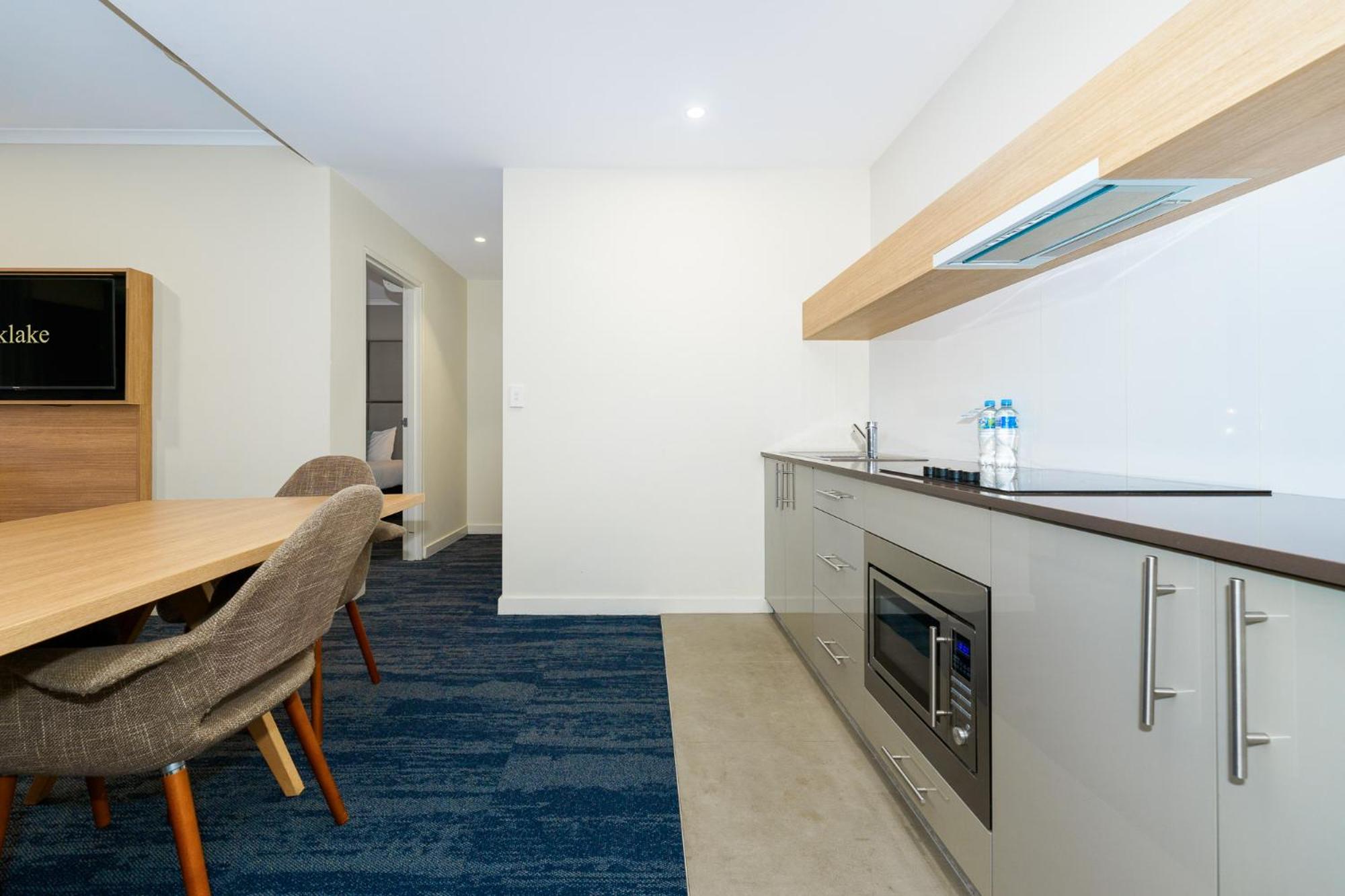 Luxury Two-Bedroom Apartment - Photo 6