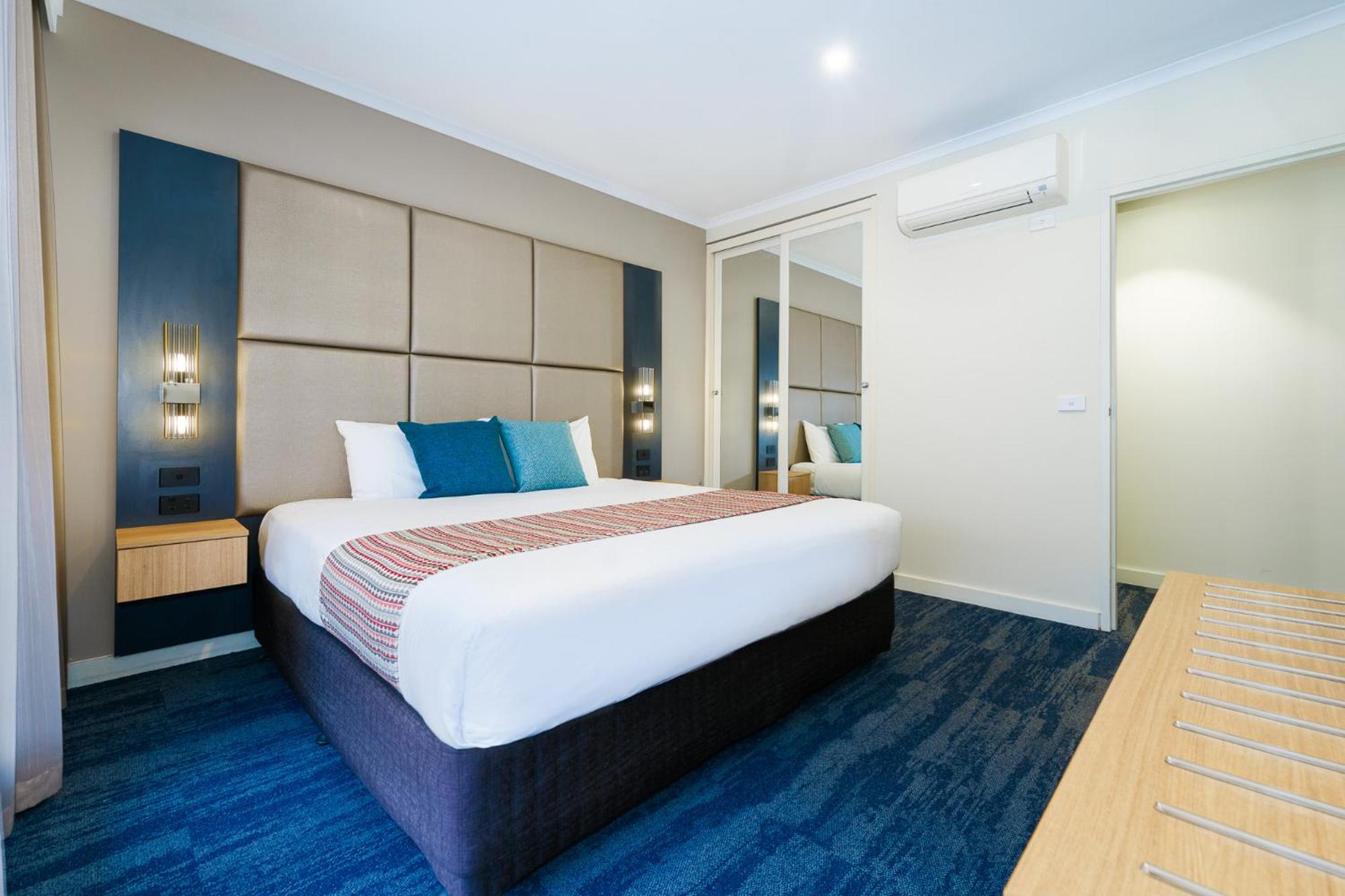 Luxury Two-Bedroom Apartment - Photo 5