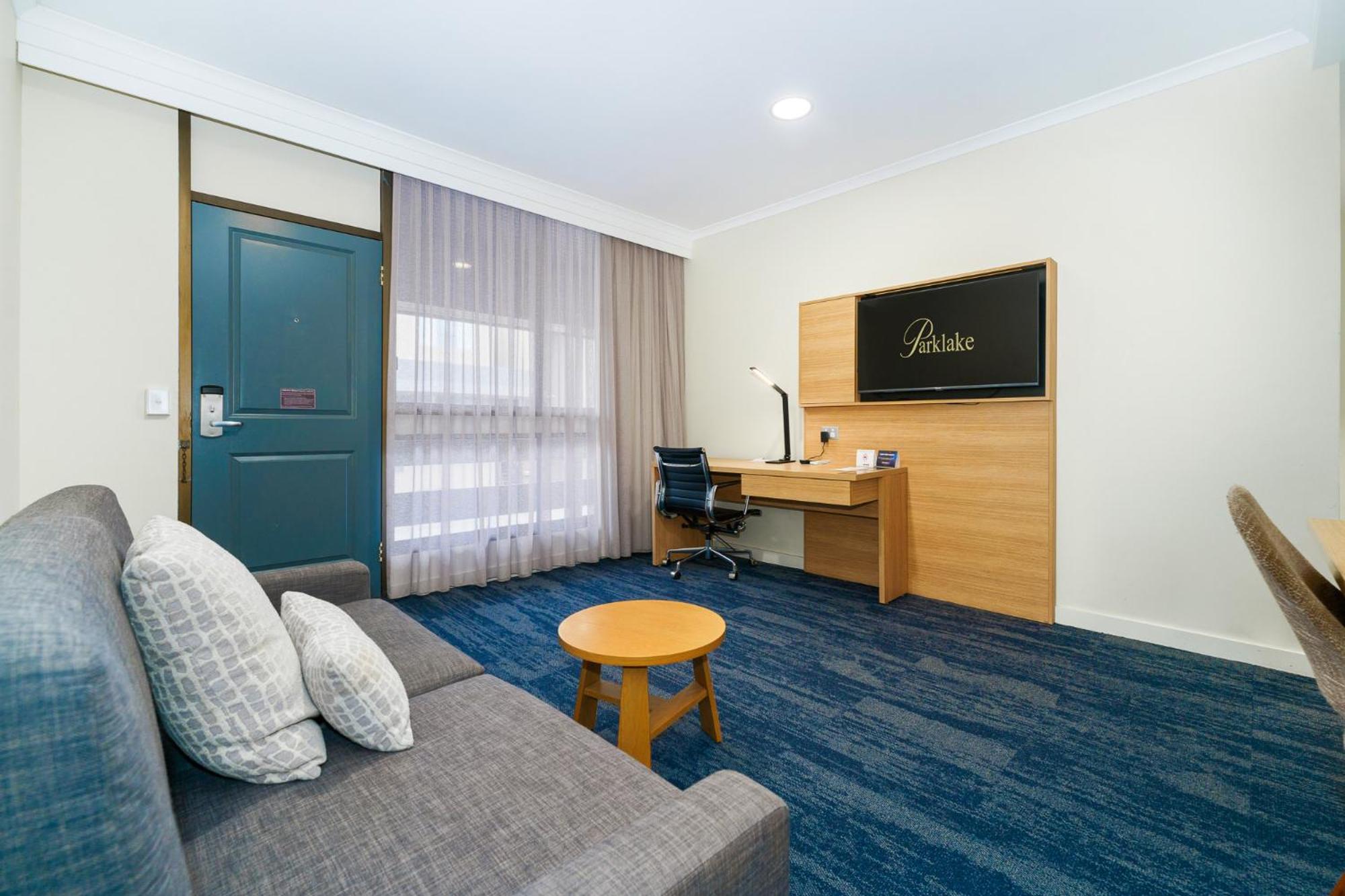 Luxury Two-Bedroom Apartment - Photo 7