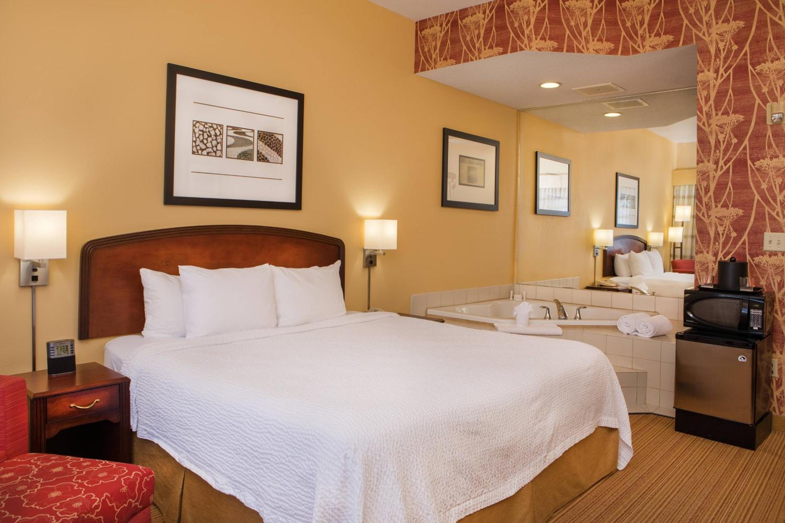 King Room with Whirlpool photo 1