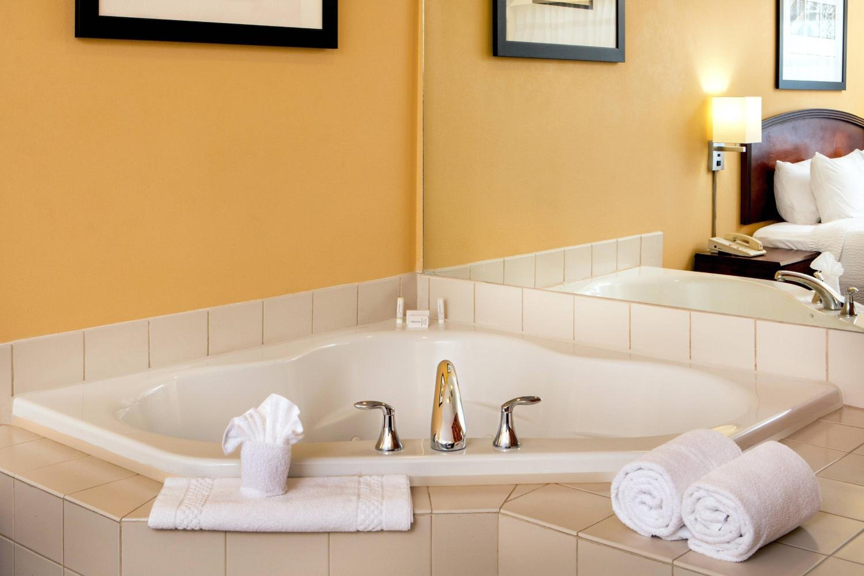 King Room with Whirlpool photo 2