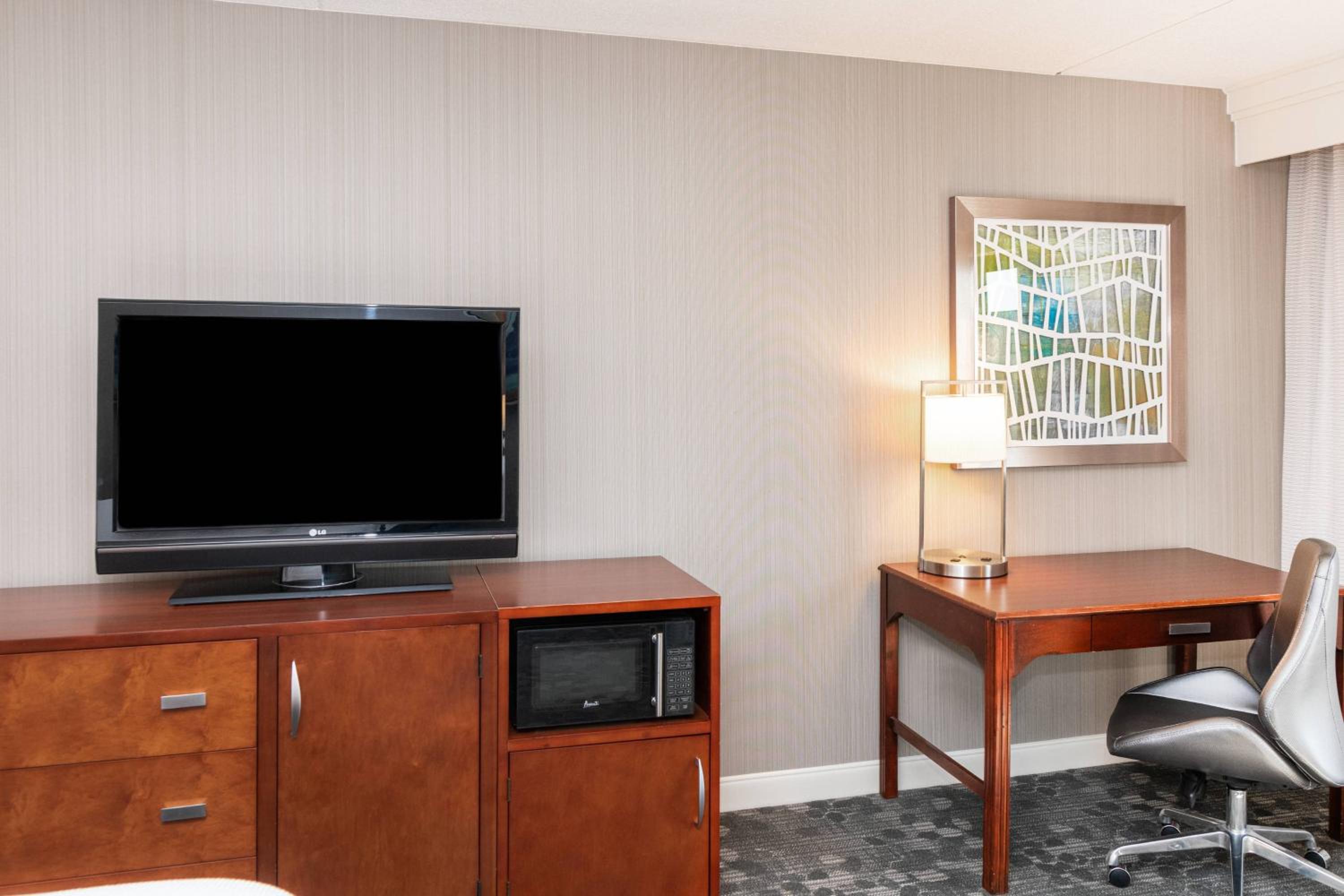 King Room with Sofa Bed - Photo 4