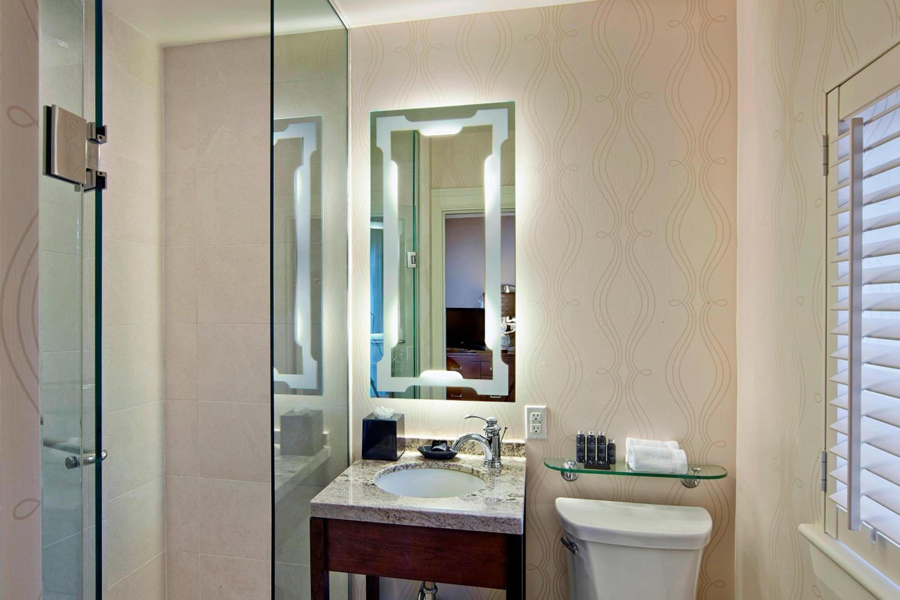 Queen Room with Sea View - Photo 5