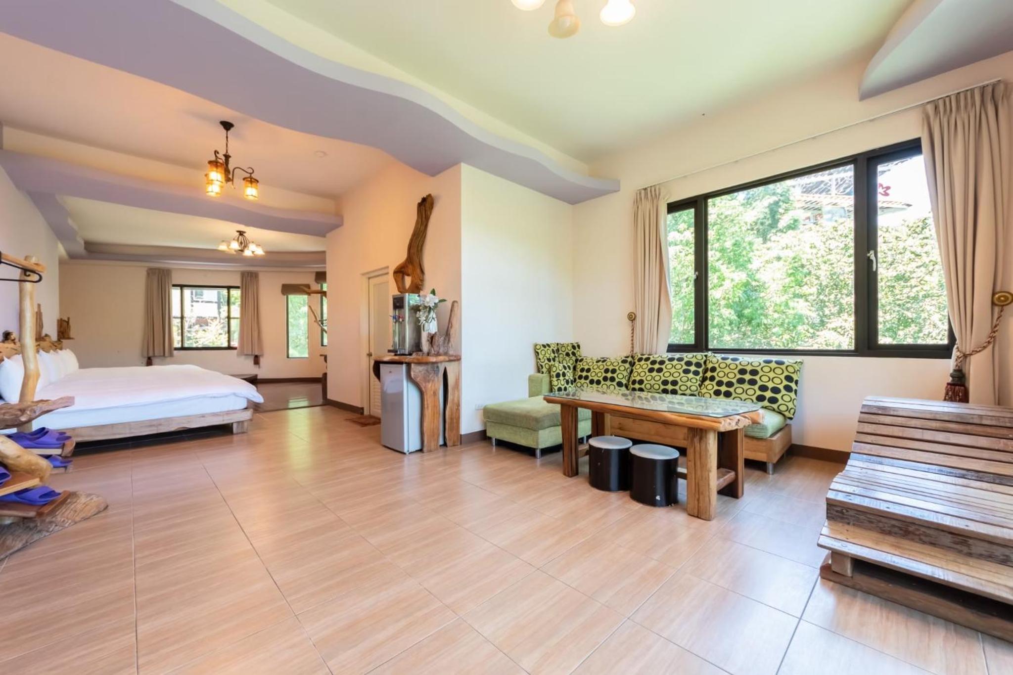 Deluxe Family Room photo 1