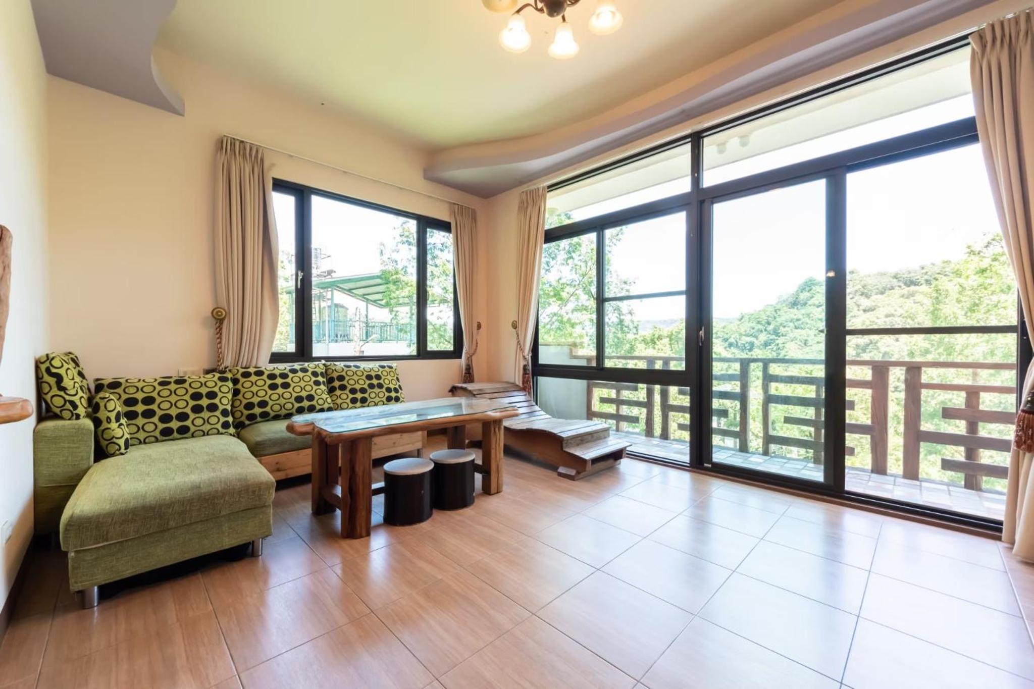 Deluxe Family Room photo 2