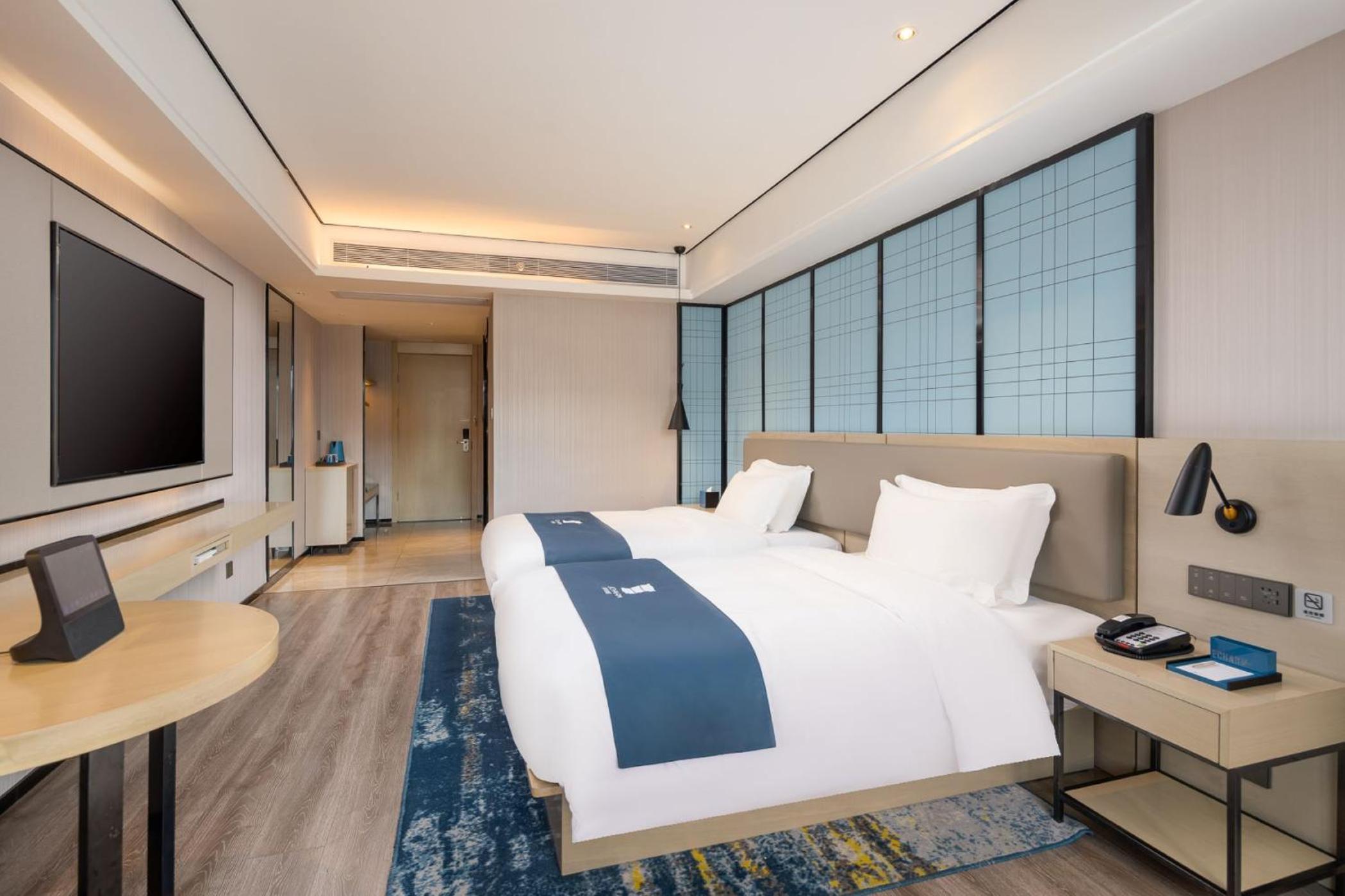 Twin Room with Lake View photo 2