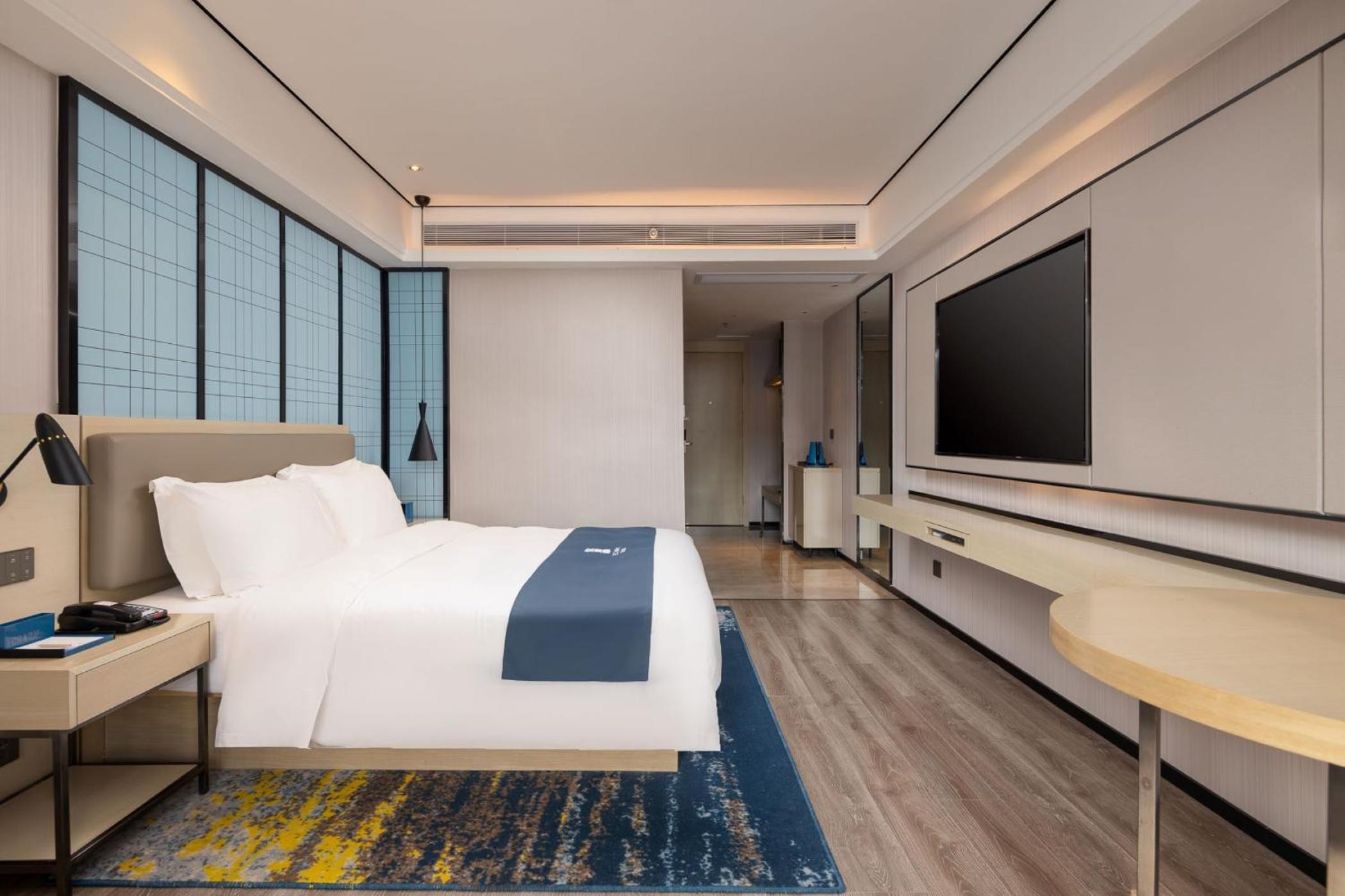 King Room with Lake View photo 2