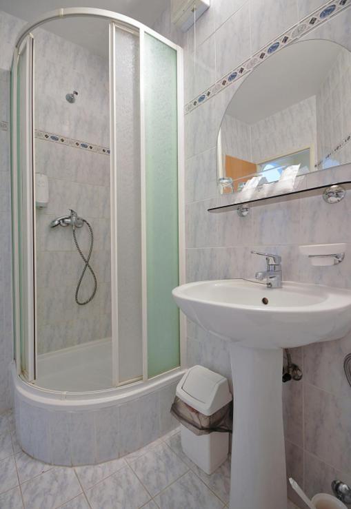 Standard Double or Twin Room - Photo 3