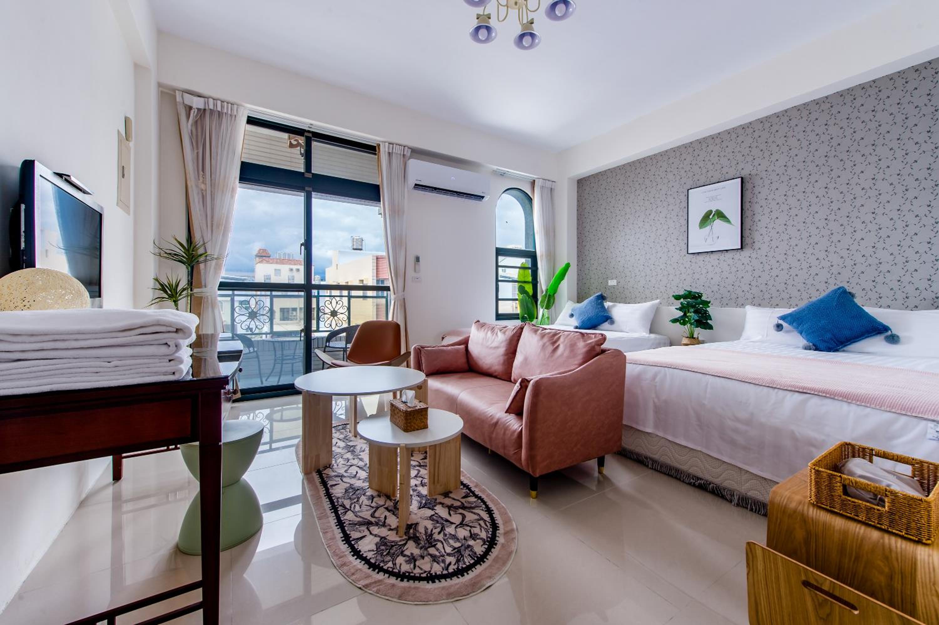 Deluxe Quadruple Room with Balcony photo 1
