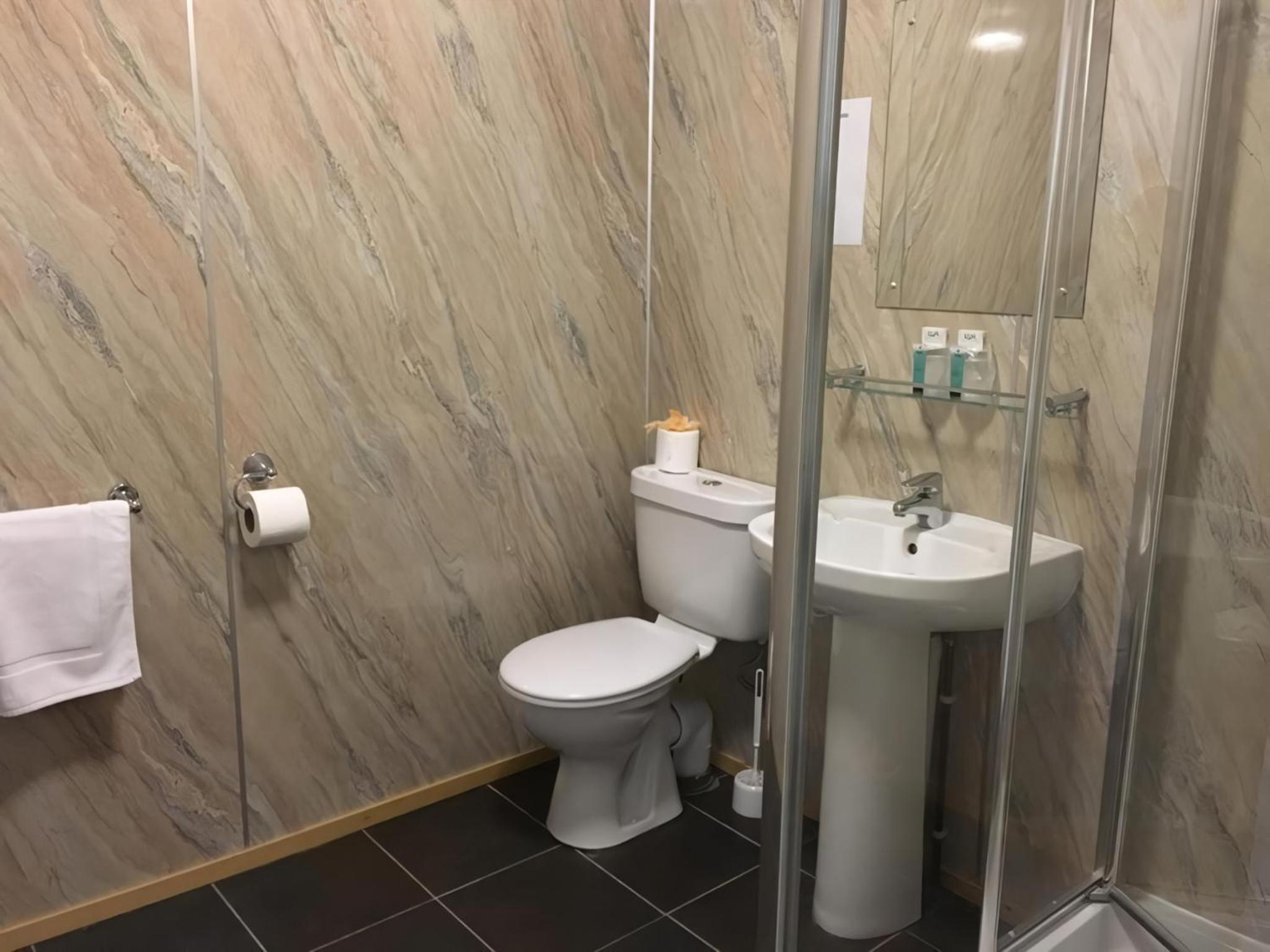 Double Room with Private Bathroom - Photo 2