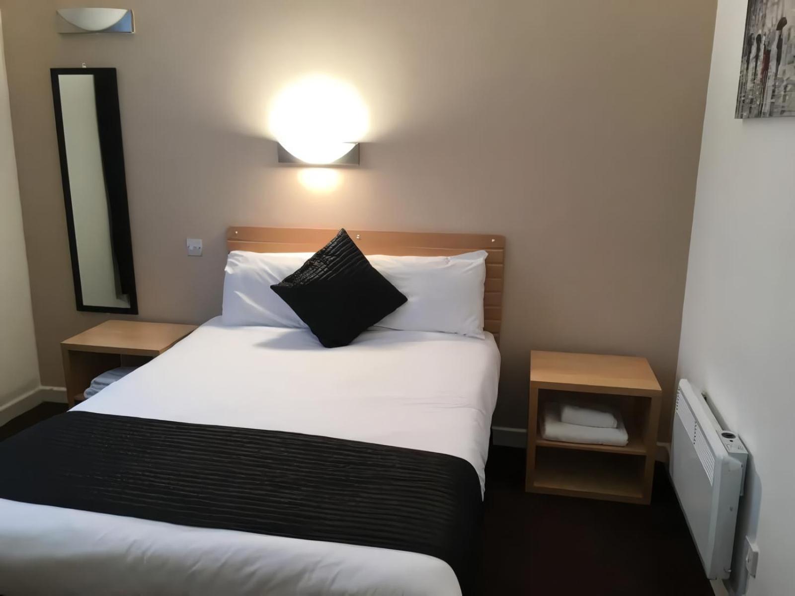 Double Room with Private Bathroom - Photo 5