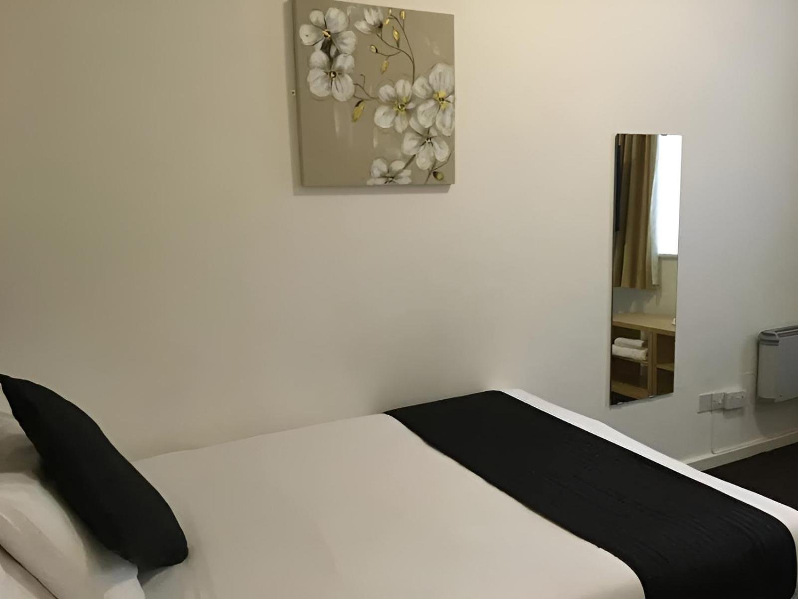 Single Room - Photo 1