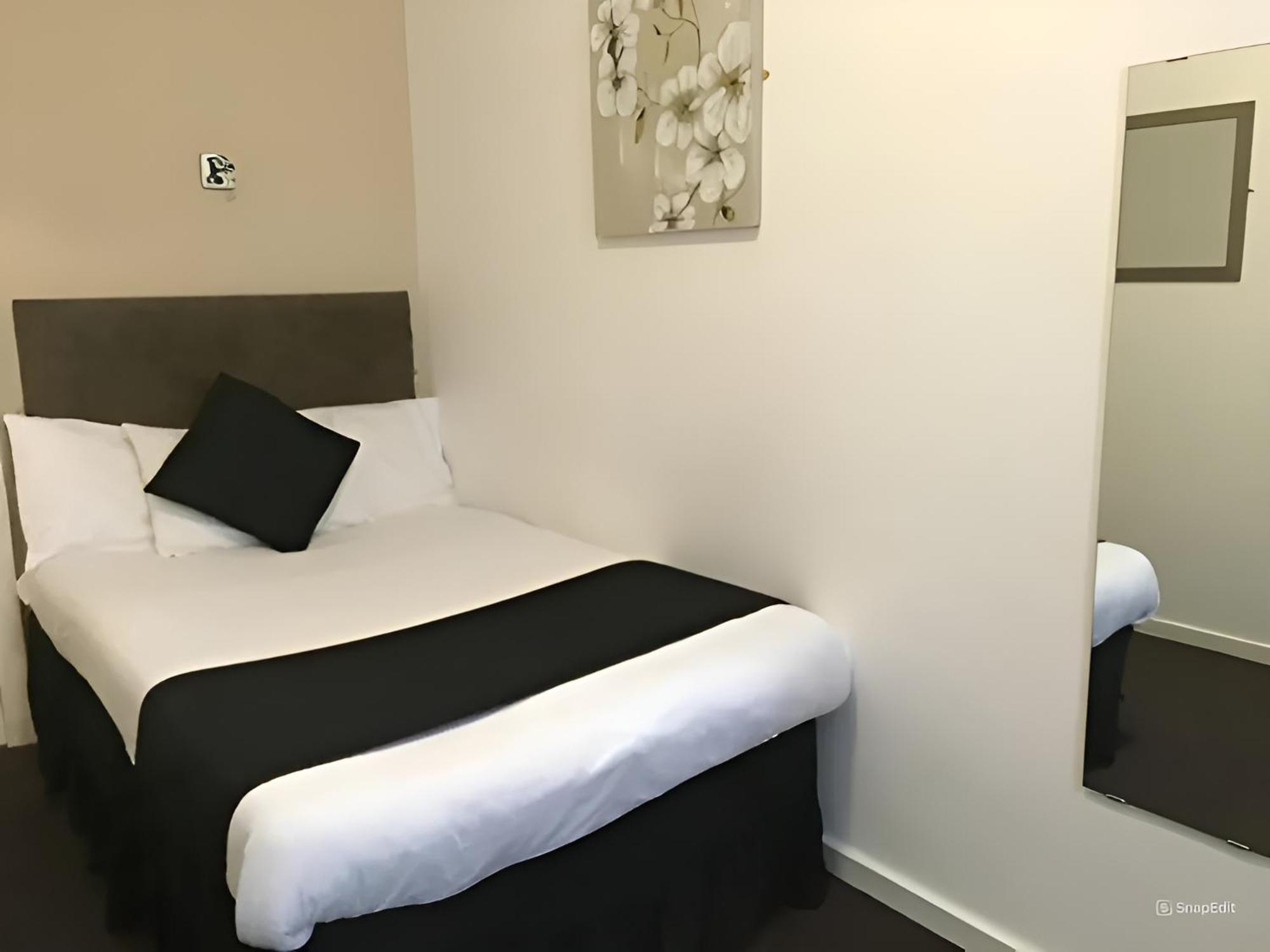 Single Room - Photo 2