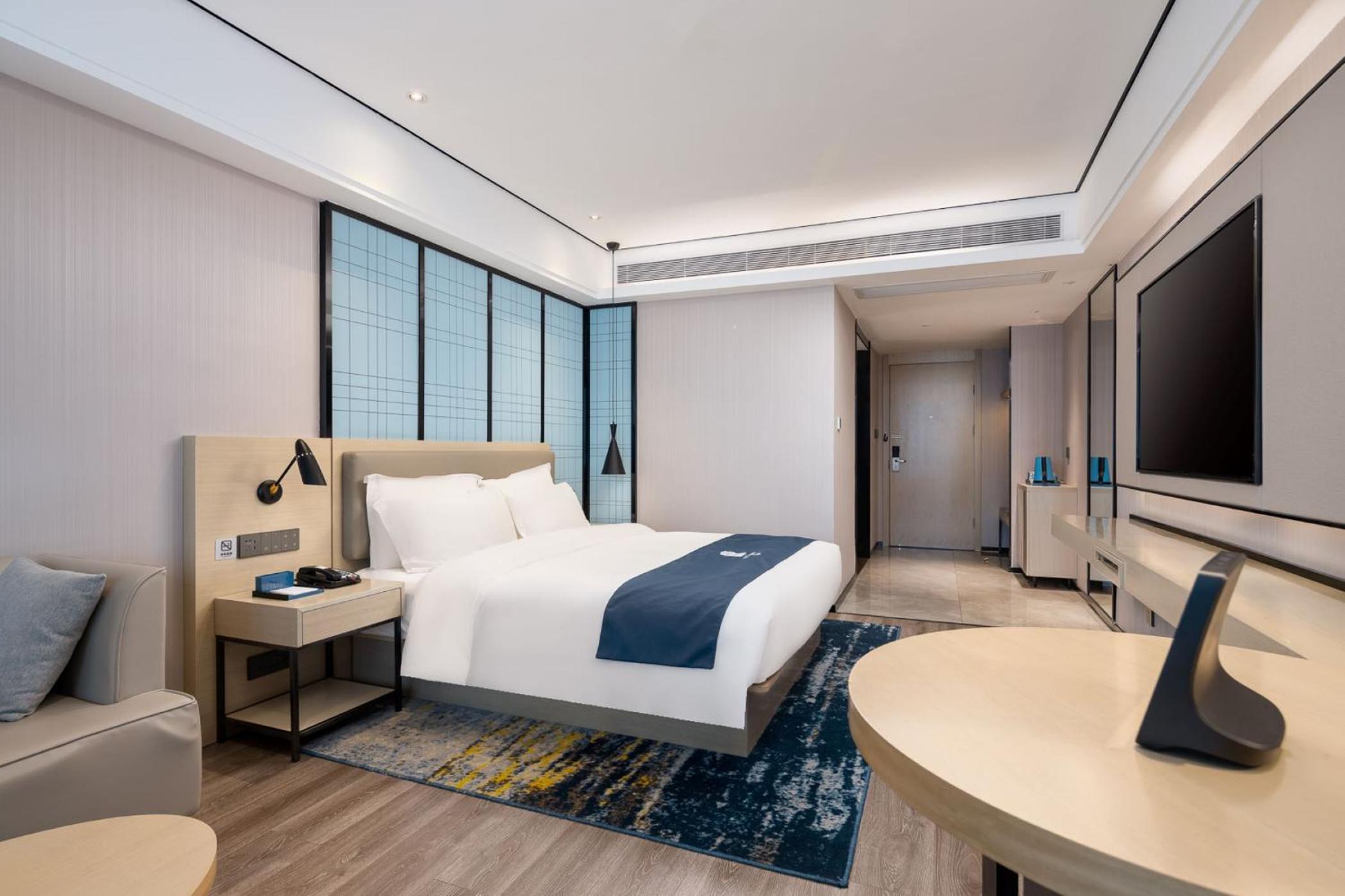 Deluxe King Room photo 2