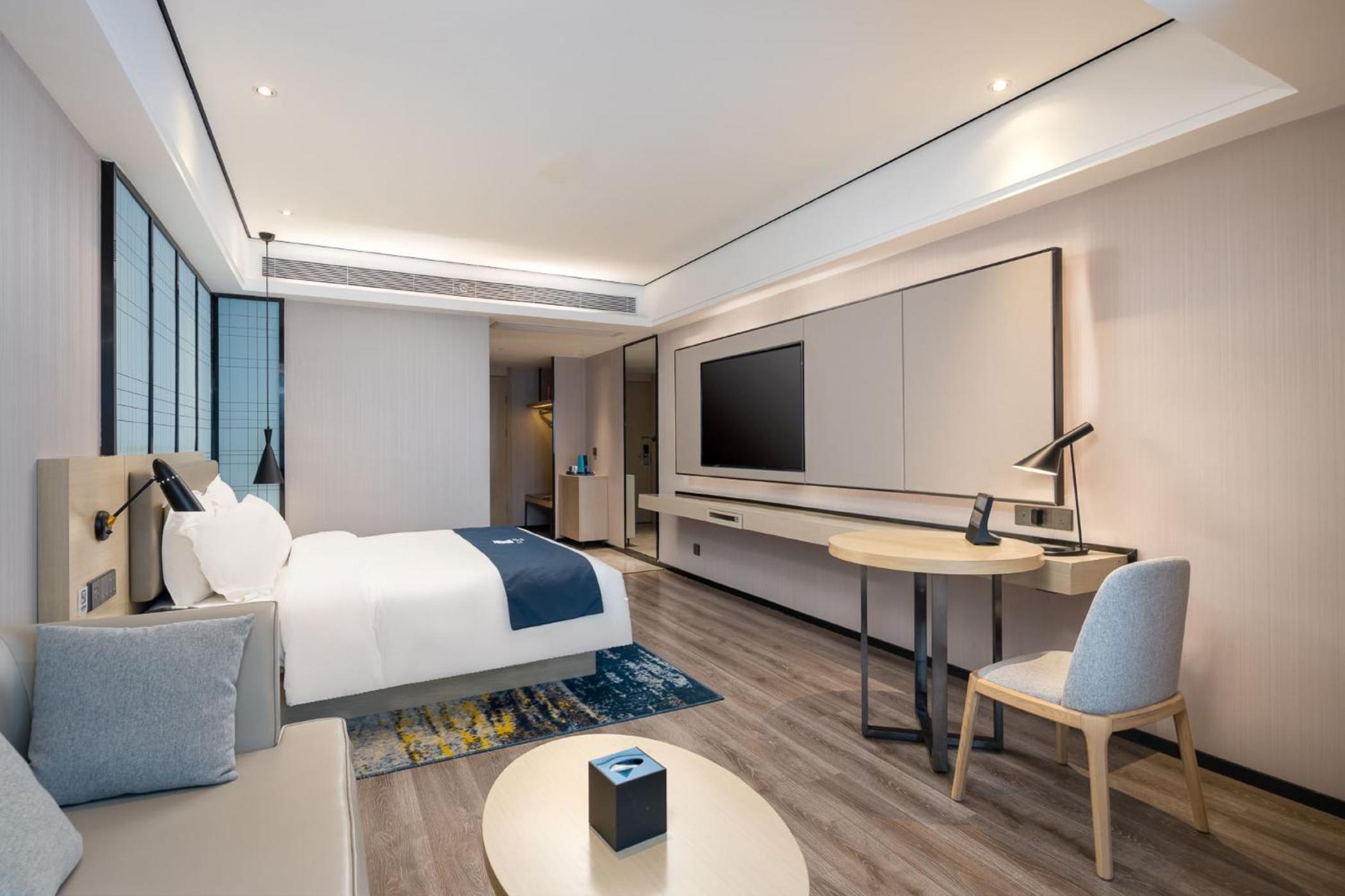 Deluxe King Room photo 1