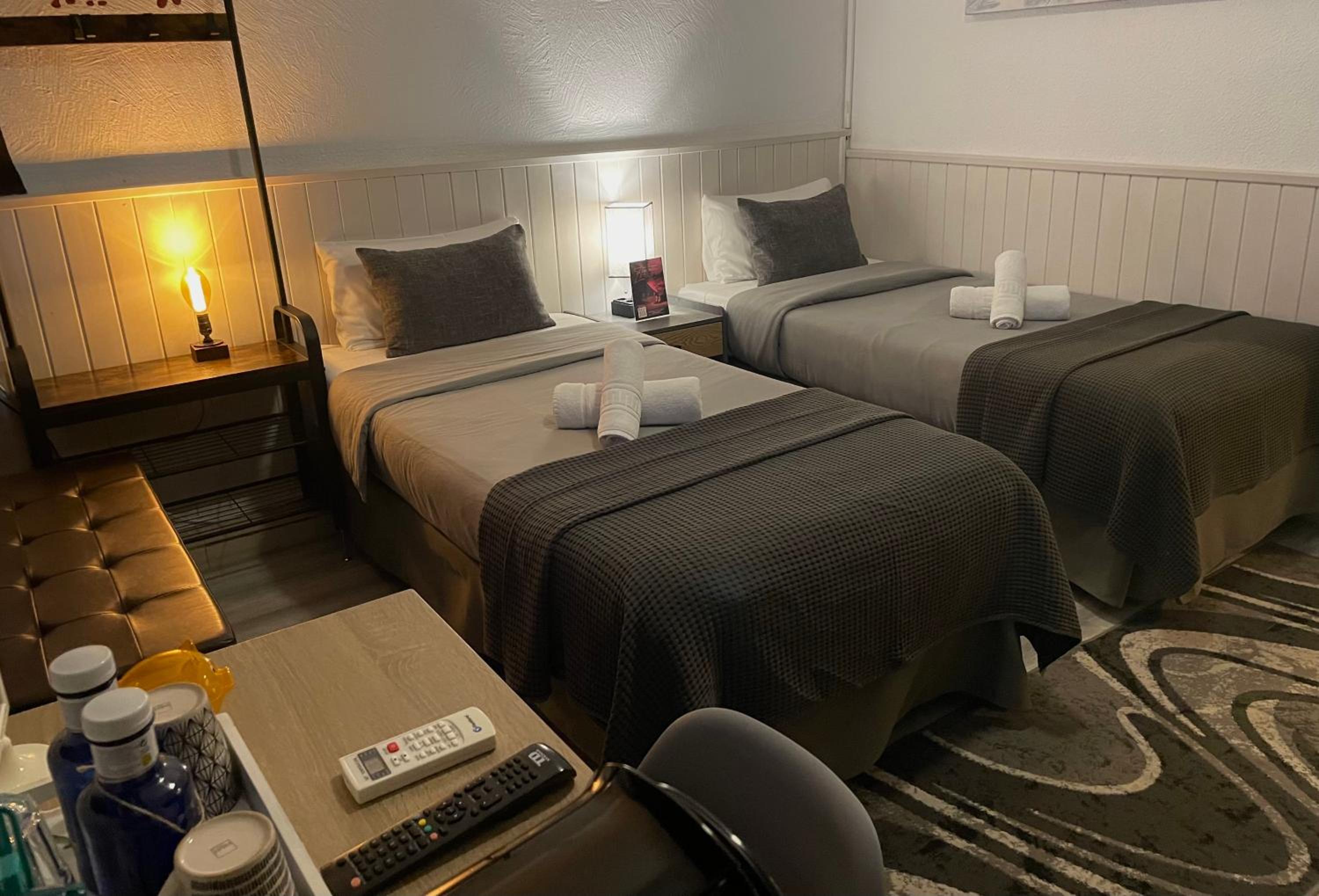 Double Room with Private Bathroom - Photo 12