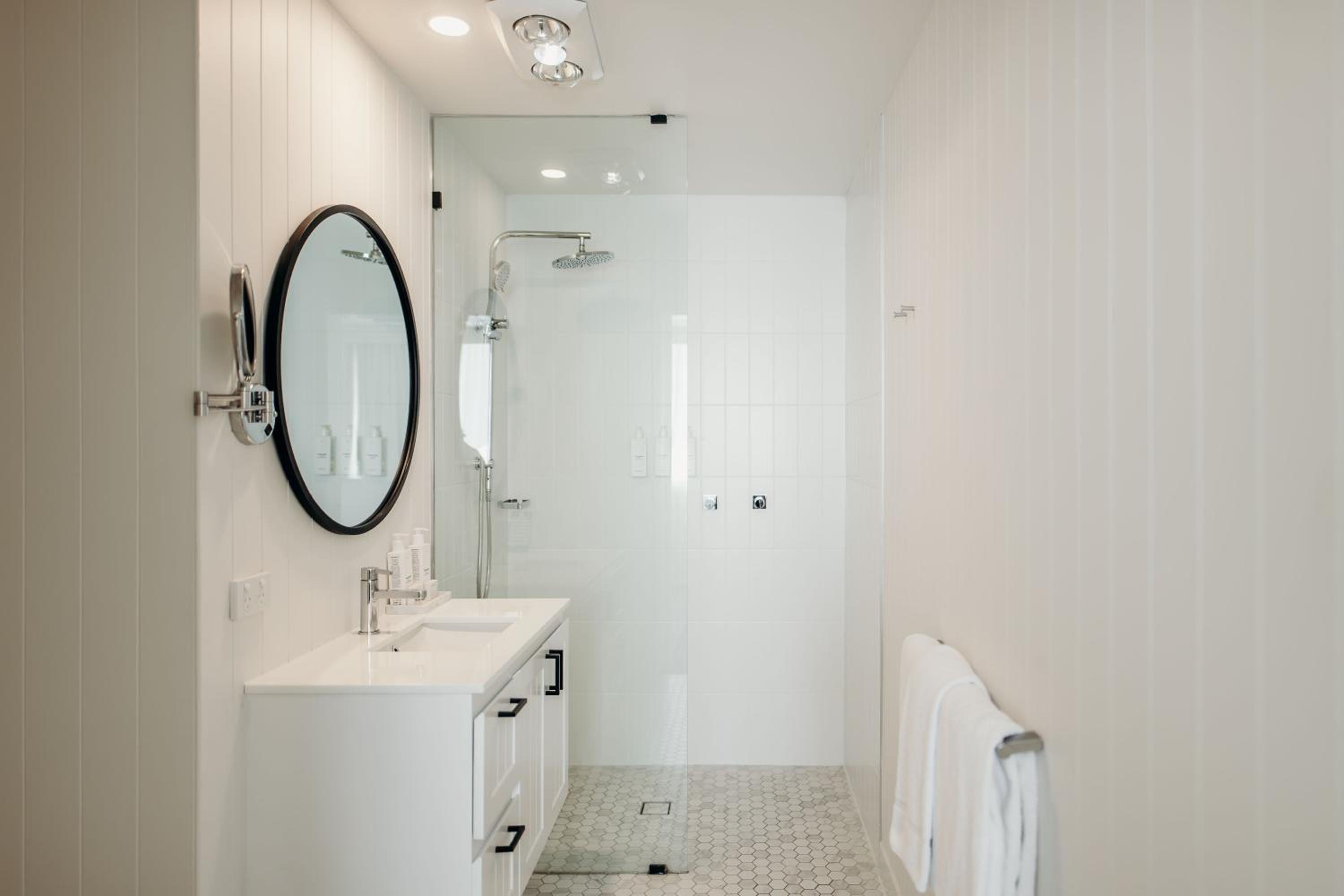 Suite - Photo 5