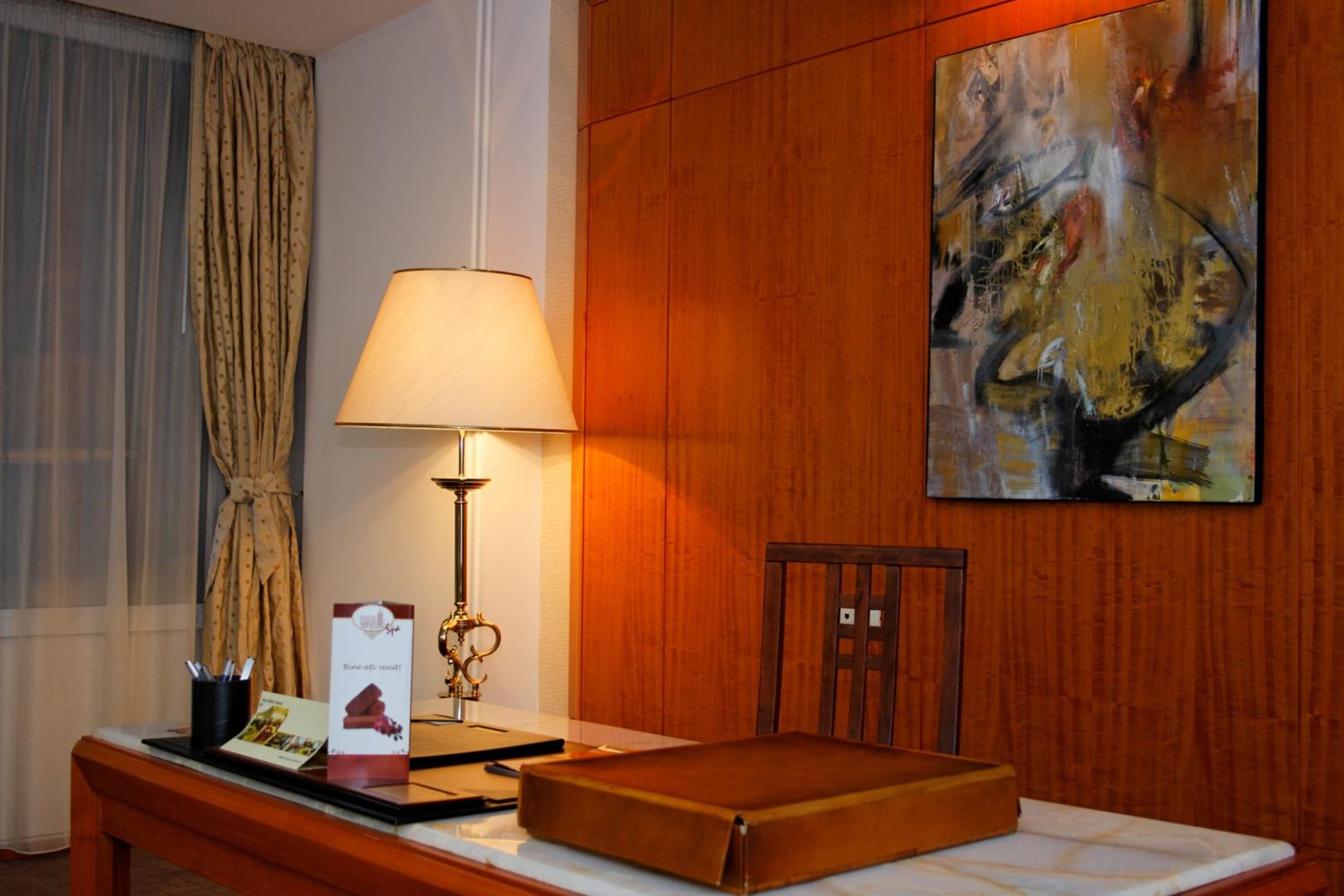 Presidential Two Bedroom Apartment with City View and Spa Access photo 3