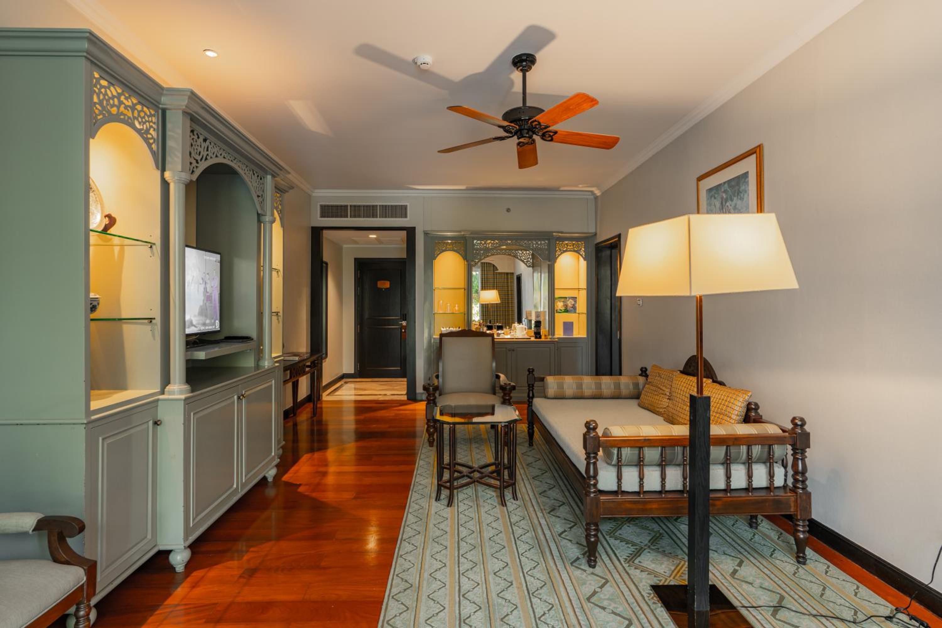 Pool Suite with King Bed and Club Access
