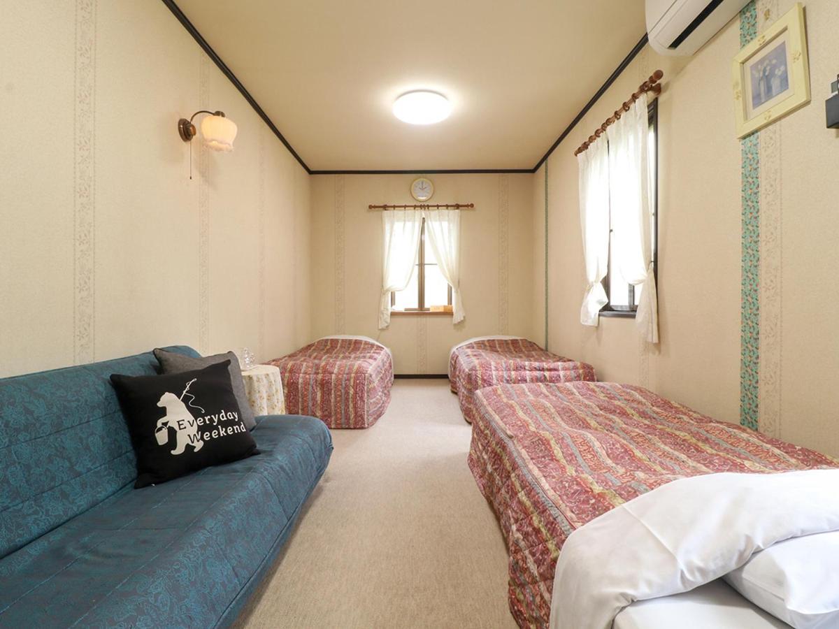 Twin Room - Photo 2