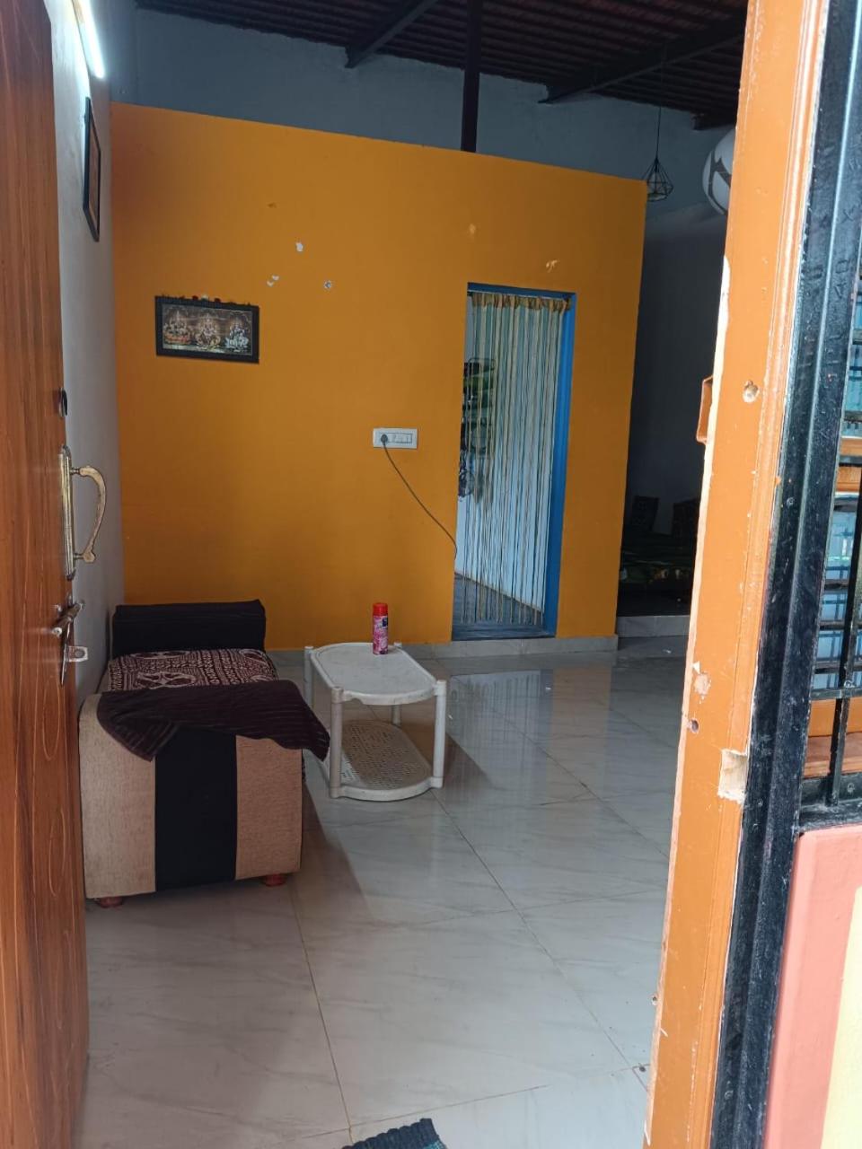 One-Bedroom House photo 1