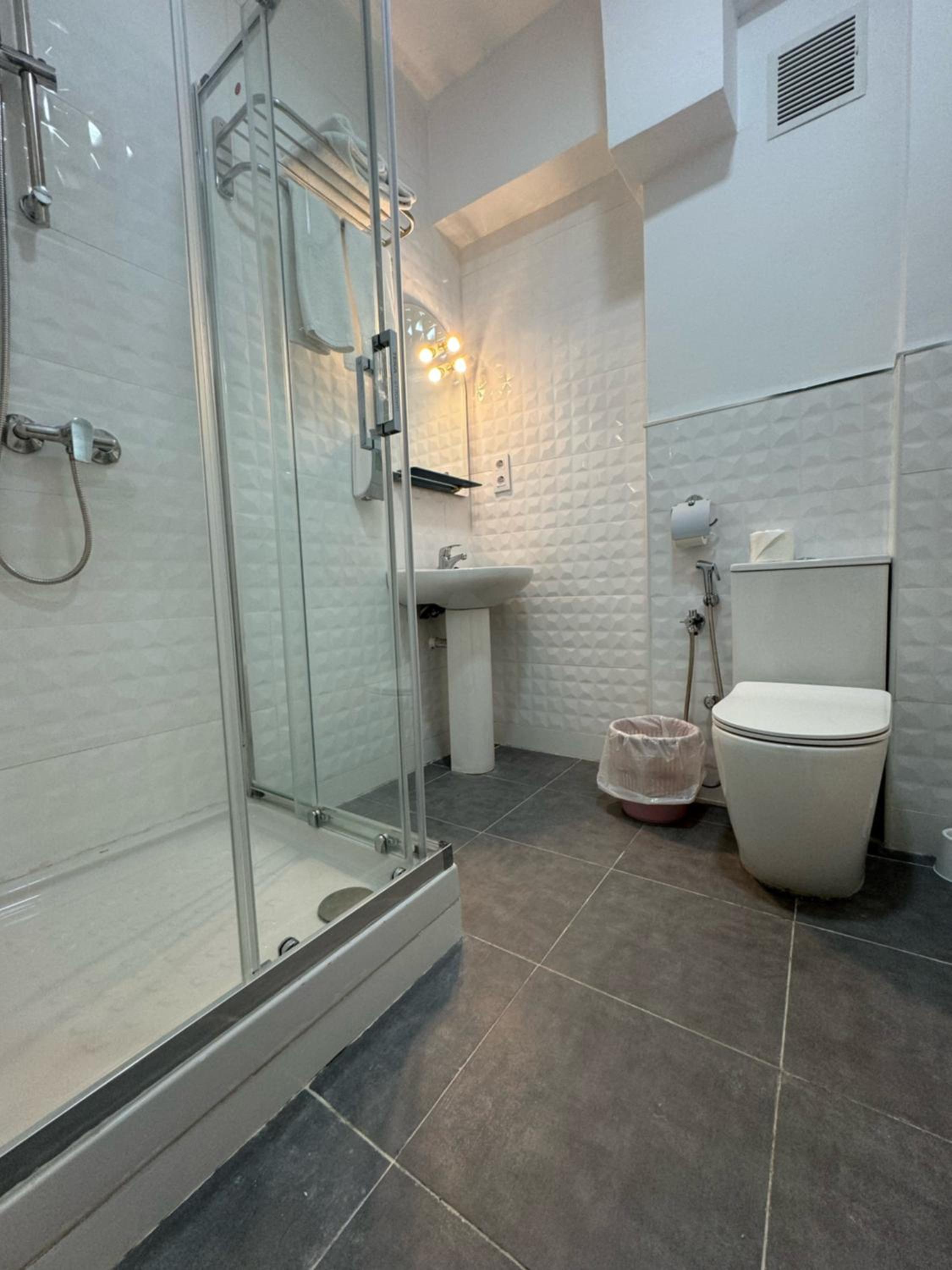 Studio Apartment - Photo 8