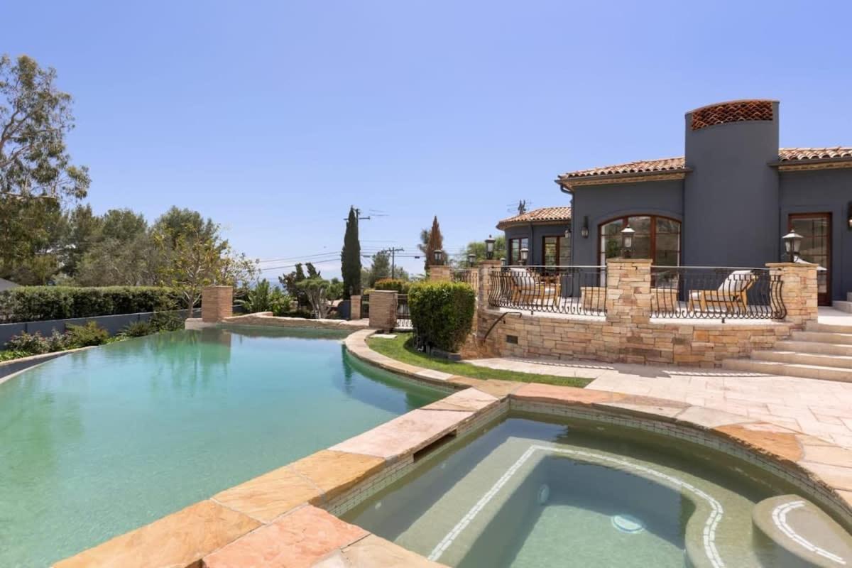 Villa photo 3