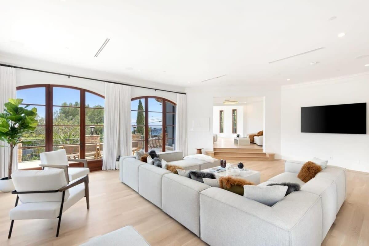 Villa photo 1