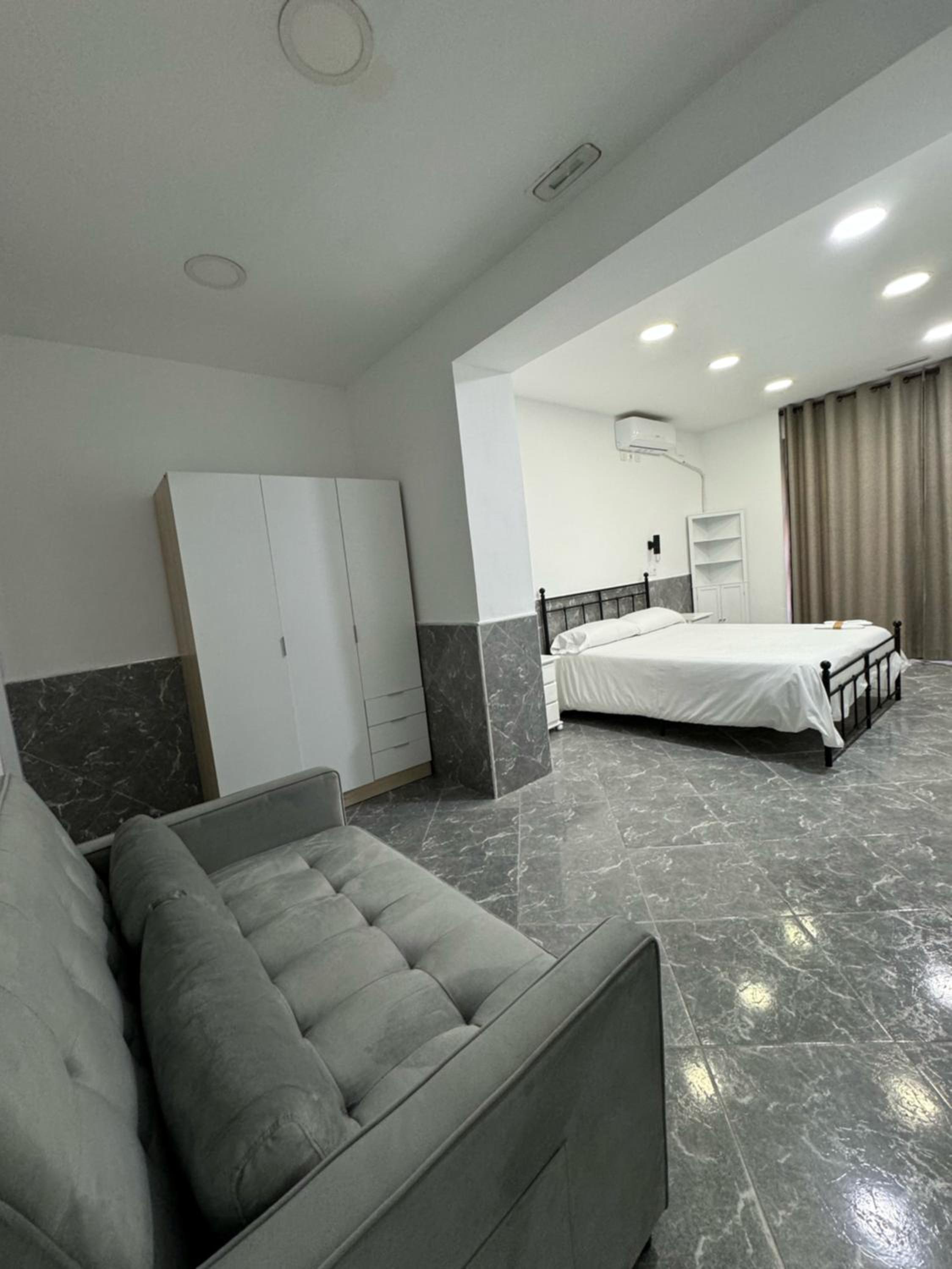 Studio Apartment - Photo 9