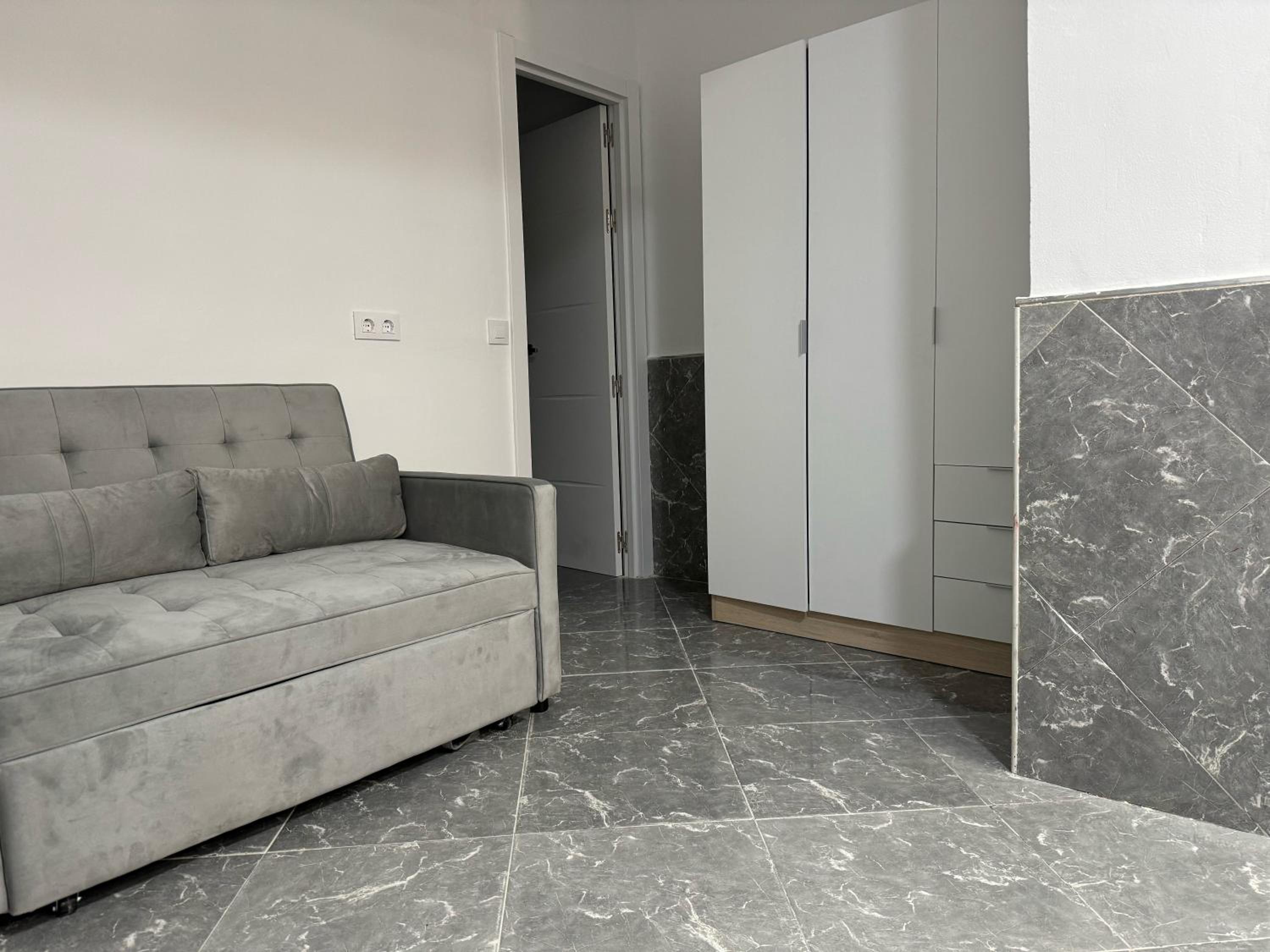 Studio Apartment - Photo 12