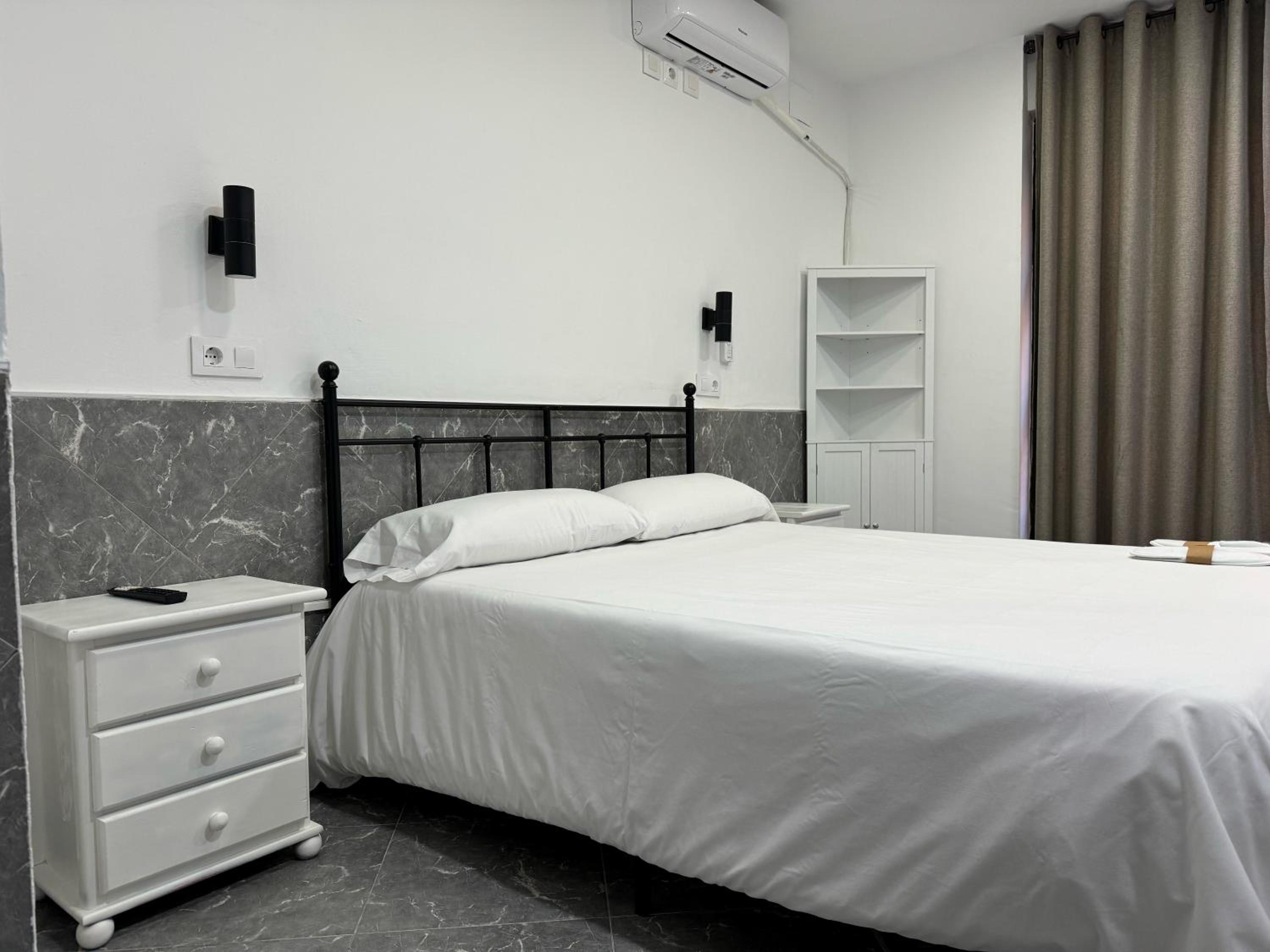 Studio Apartment - Photo 13