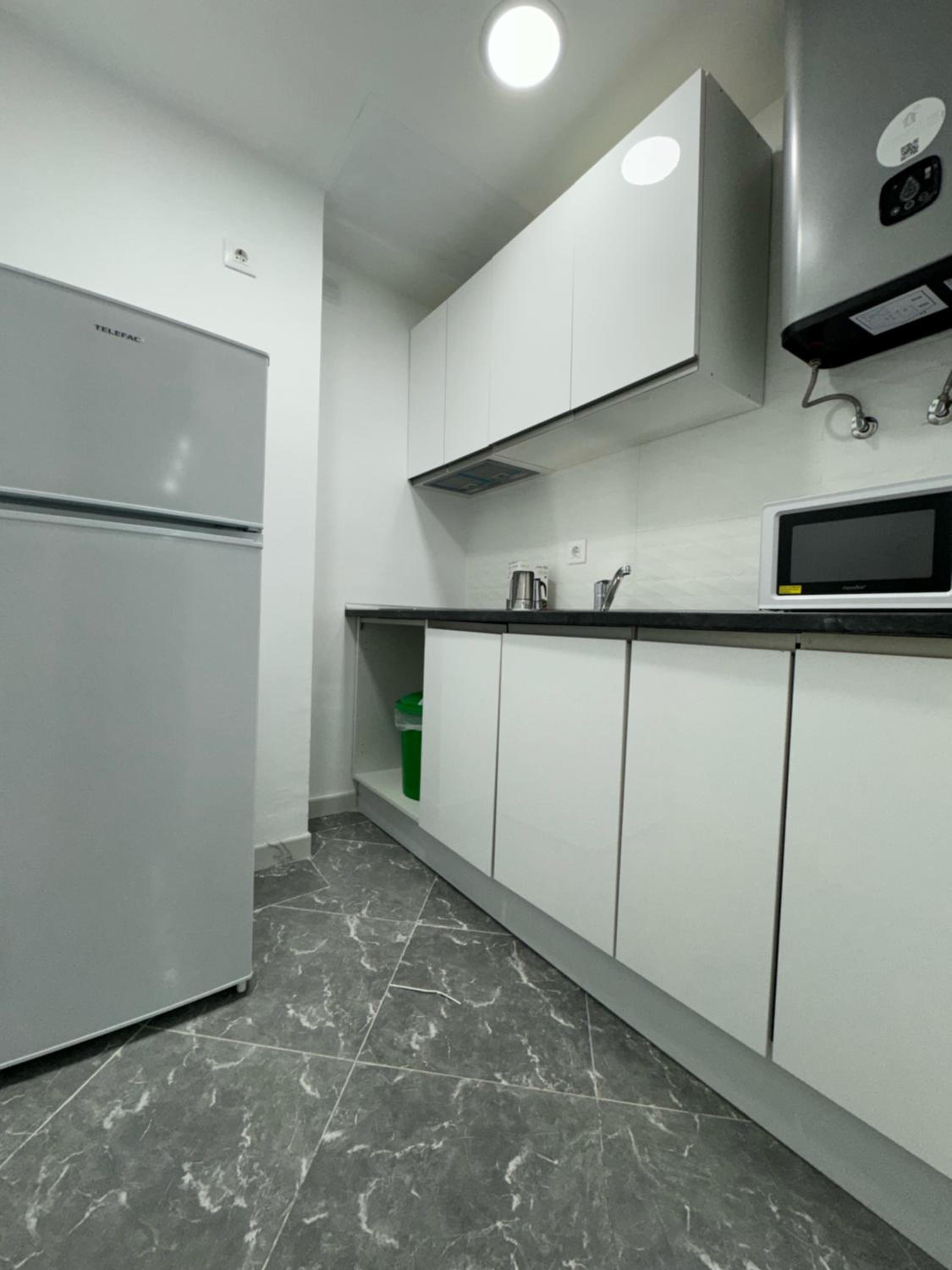 Studio Apartment - Photo 18