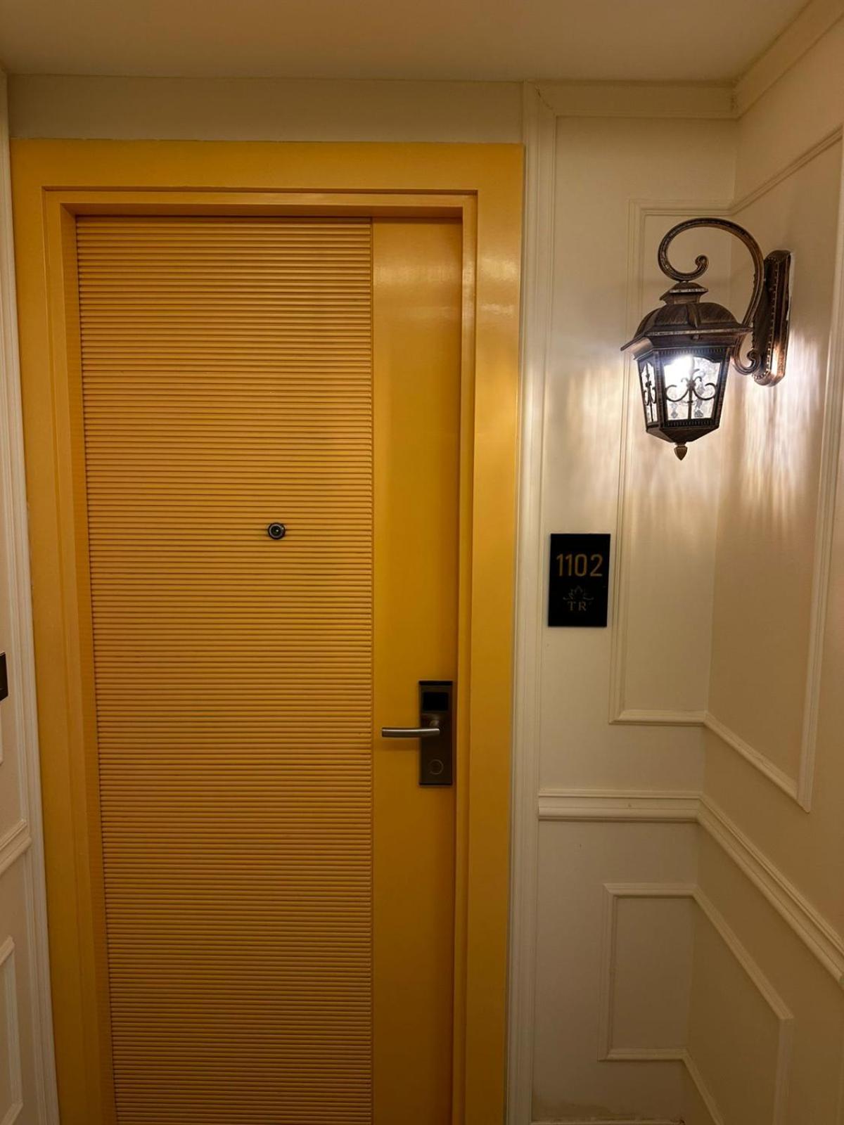 Deluxe Room (2 Adults + 1 Child) - Photo 8