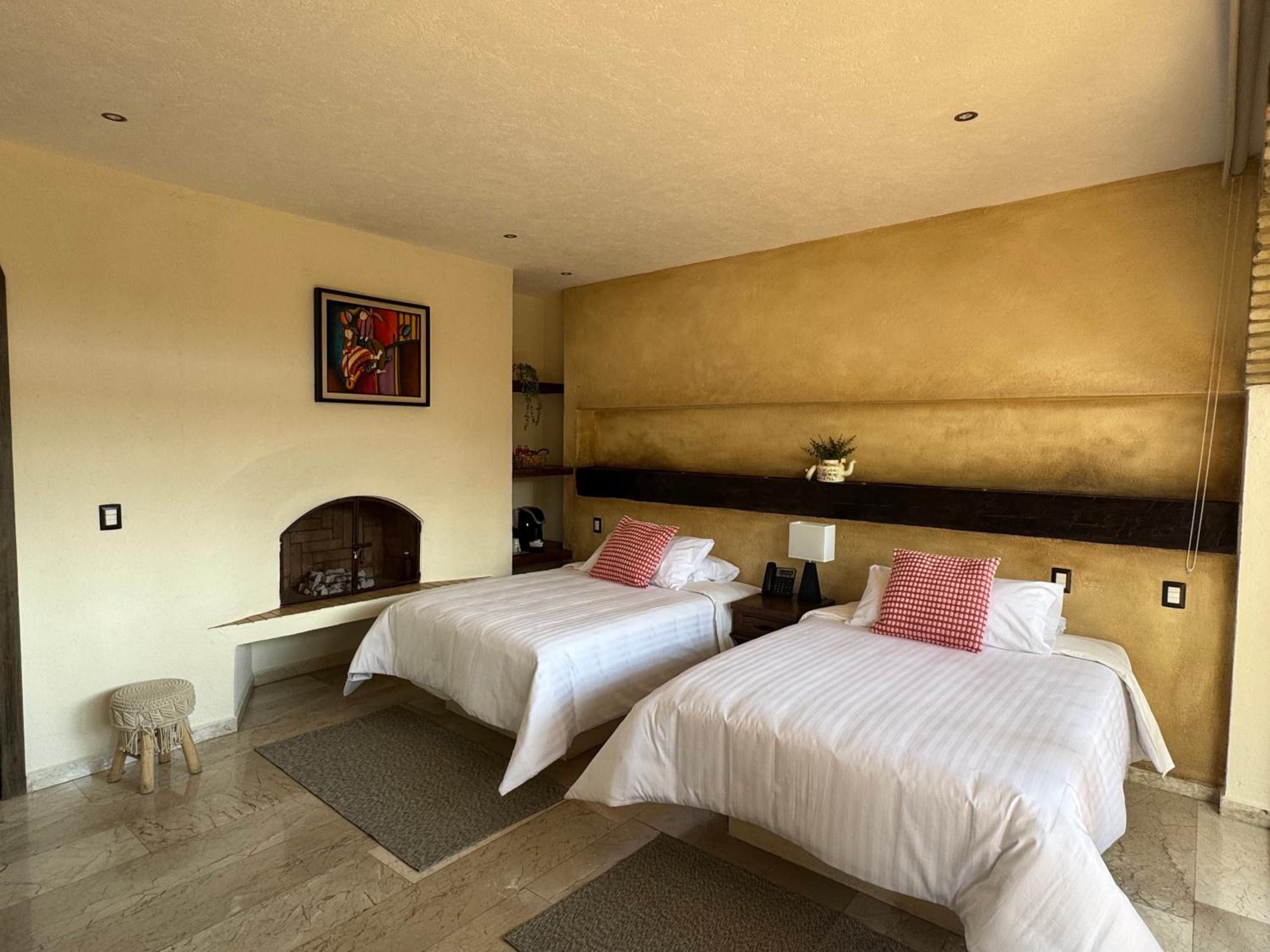 Deluxe Queen Suite photo 3