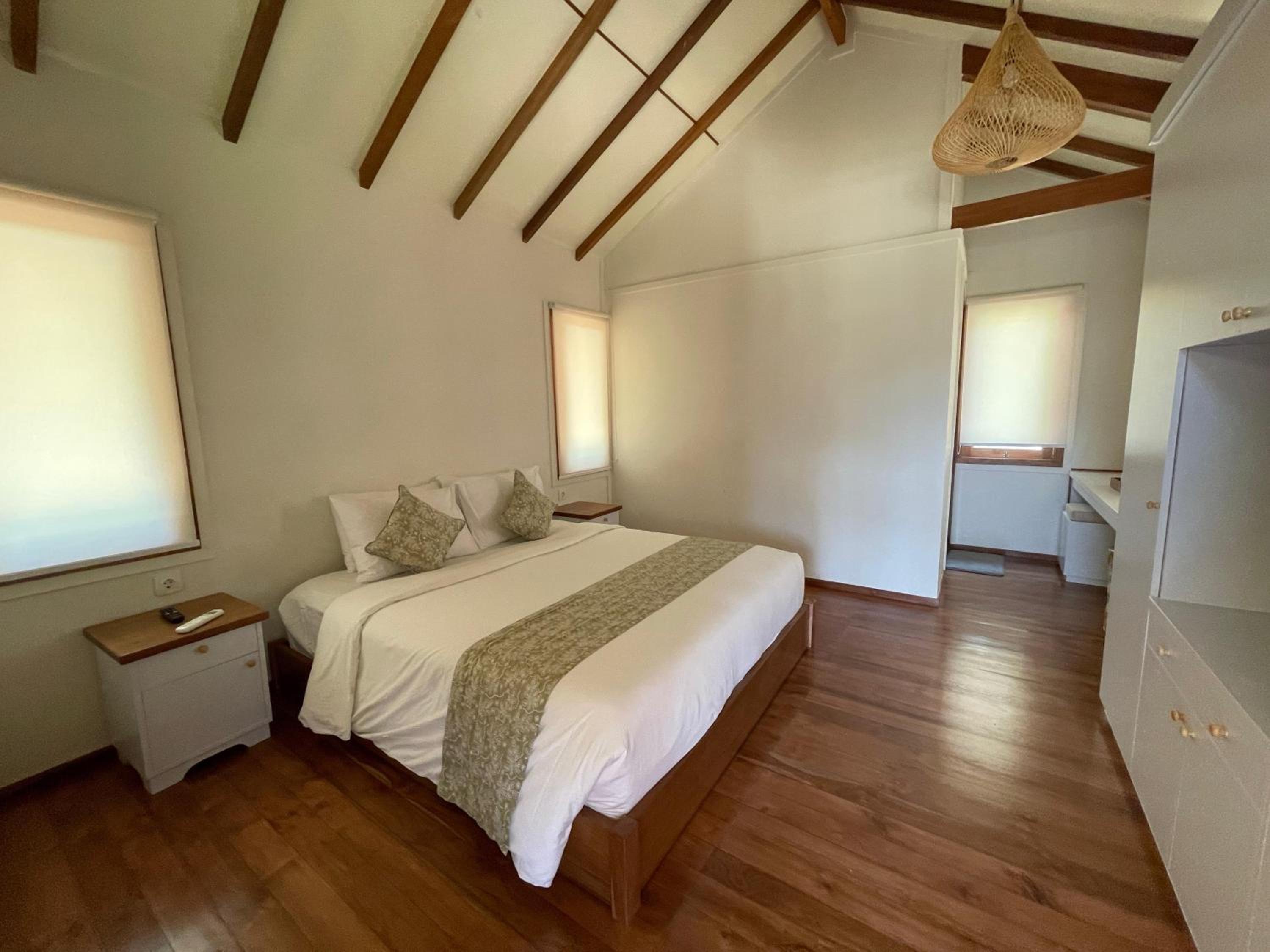 One-Bedroom Bungalow - Photo 10