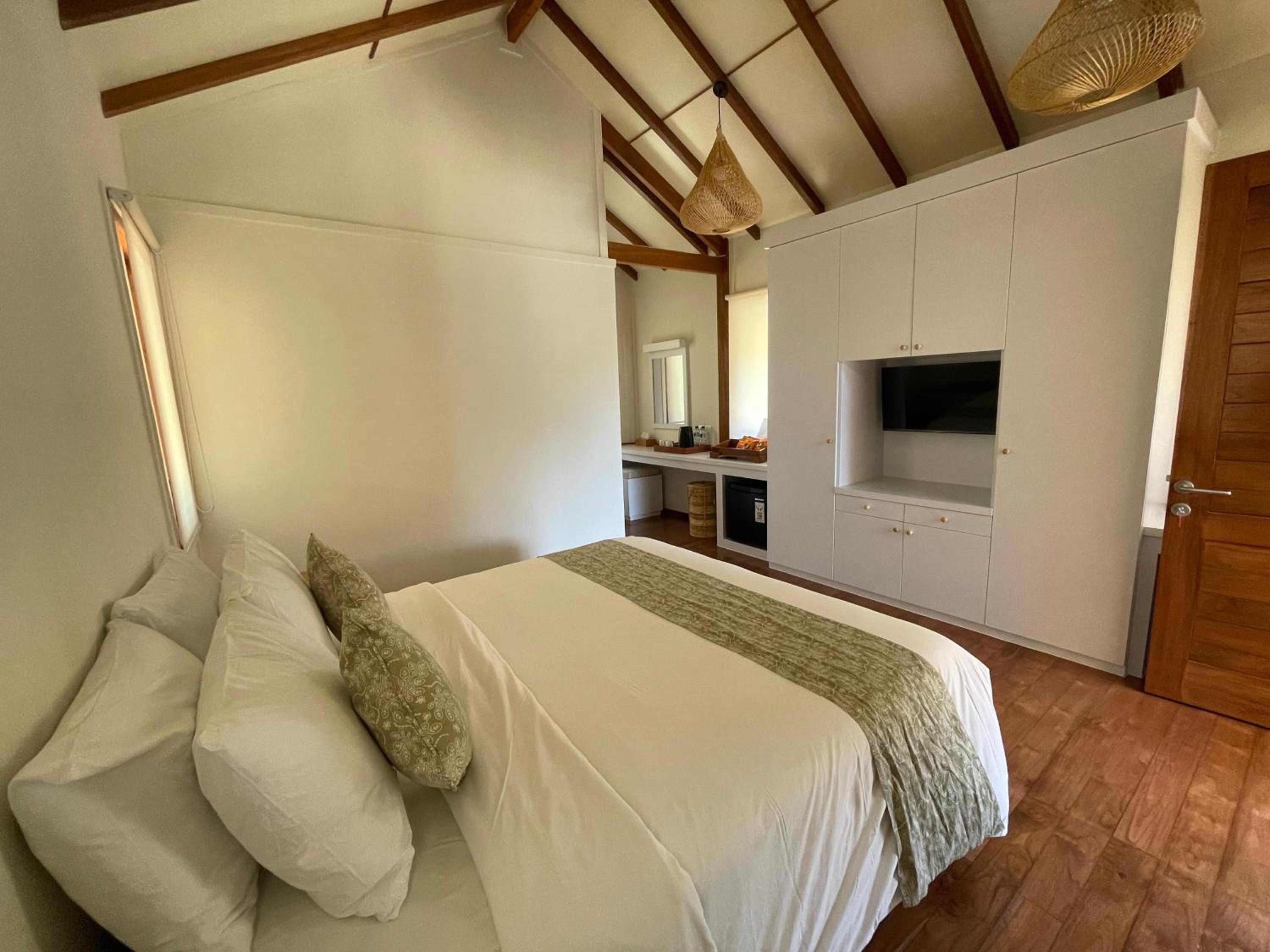 One-Bedroom Bungalow - Photo 11