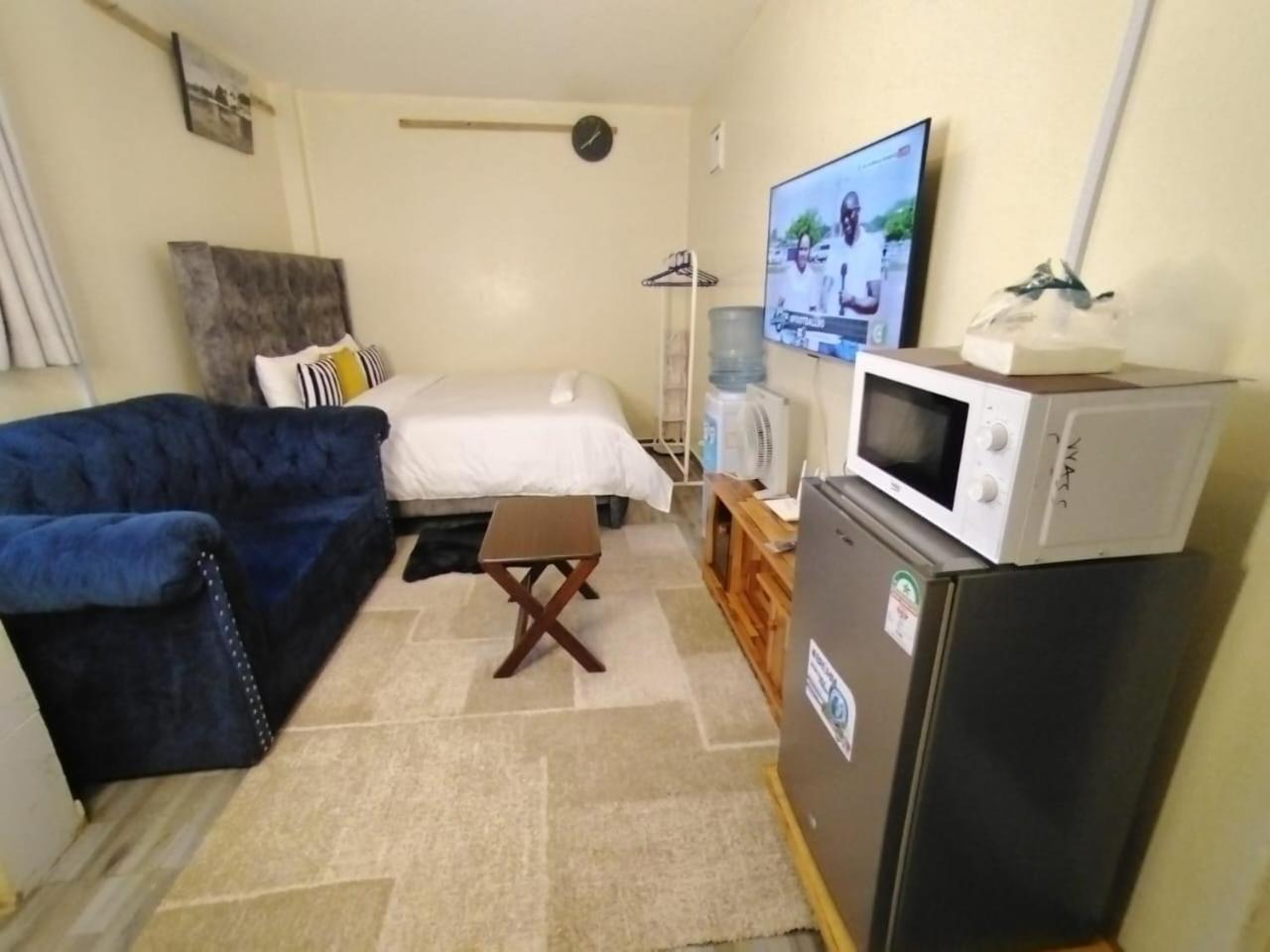 One-Bedroom Apartment photo 1